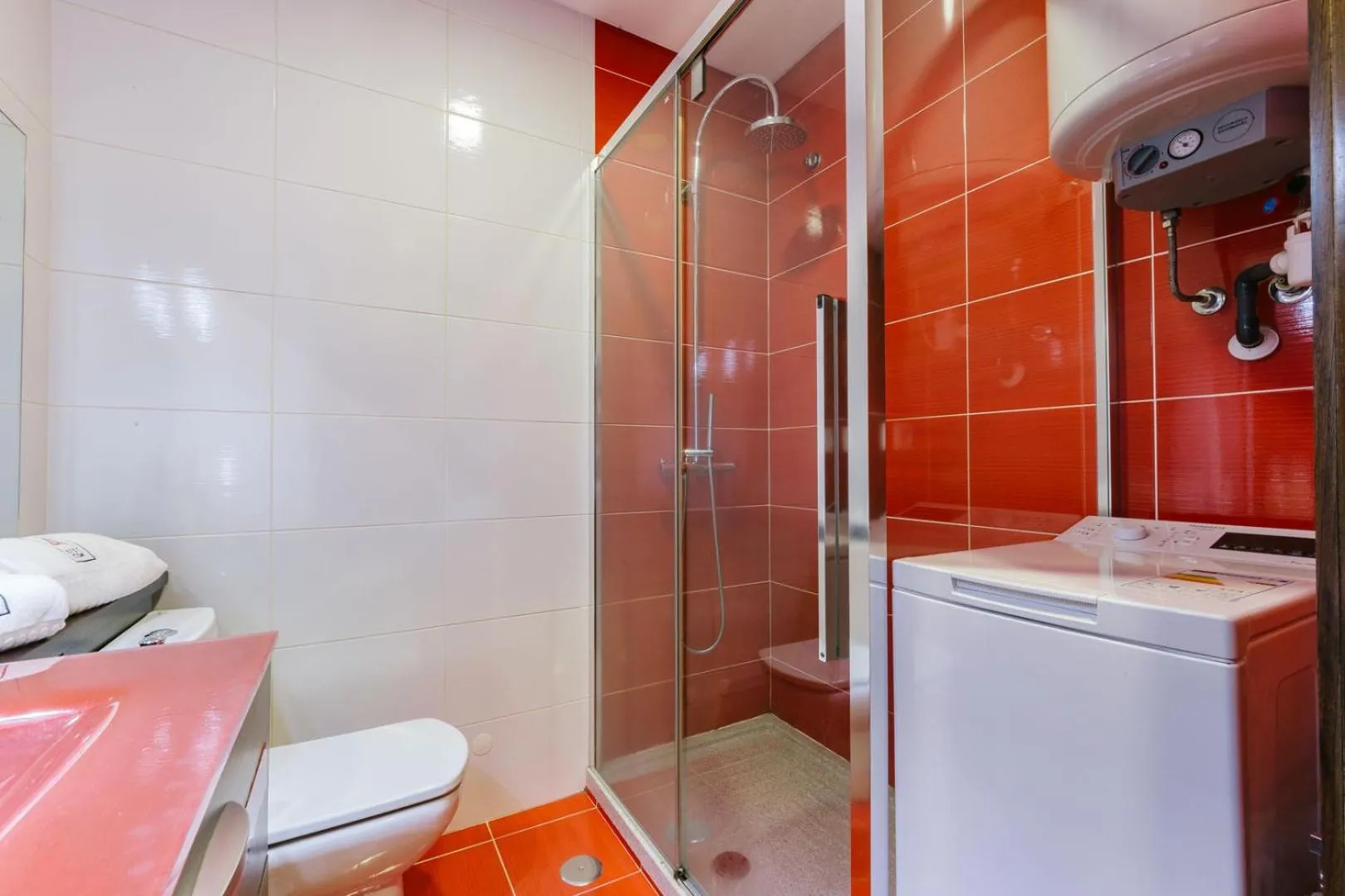 Shower in Rent4Rest Estoril Beachfront Apartments