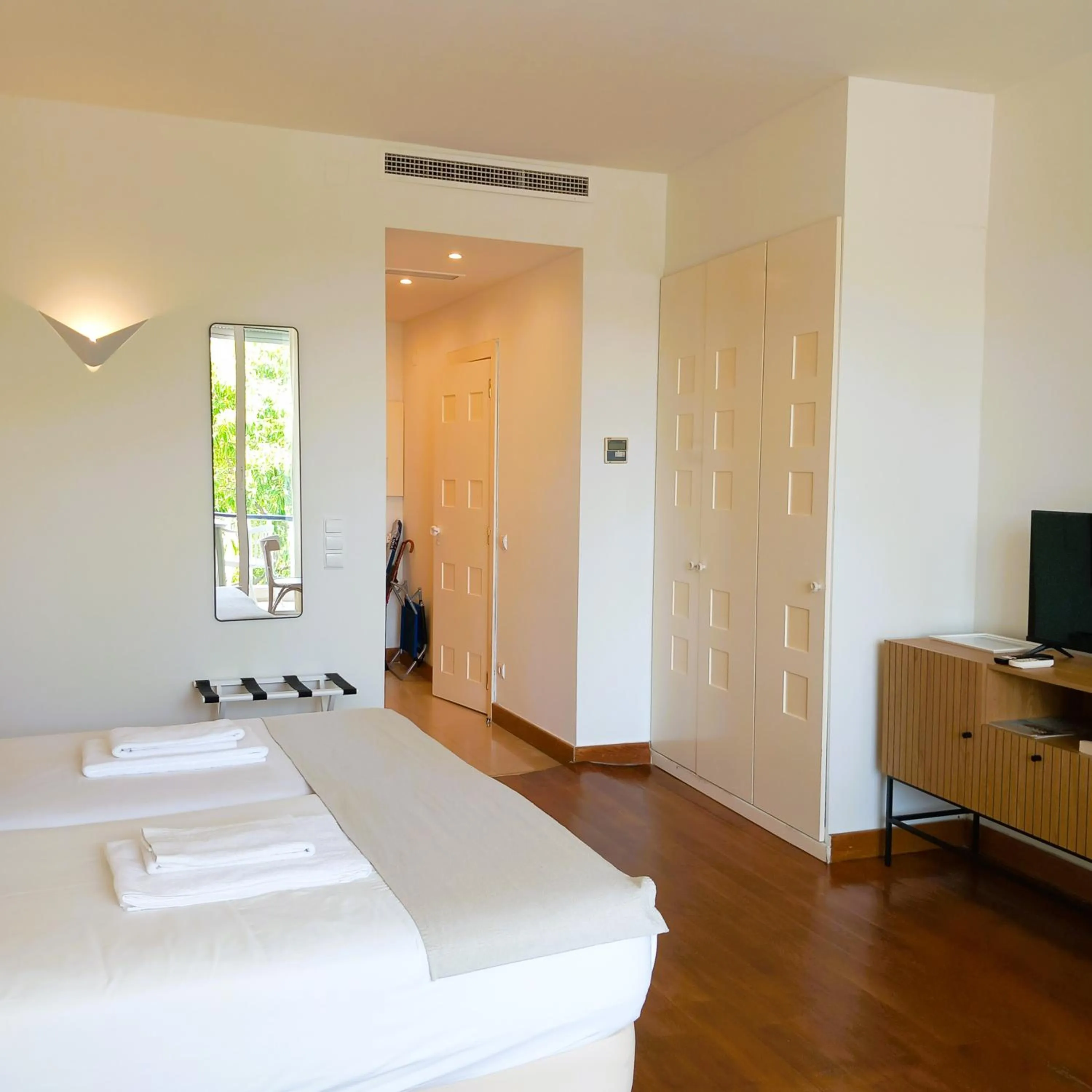 Bed in Rent4Rest Estoril Beachfront Apartments