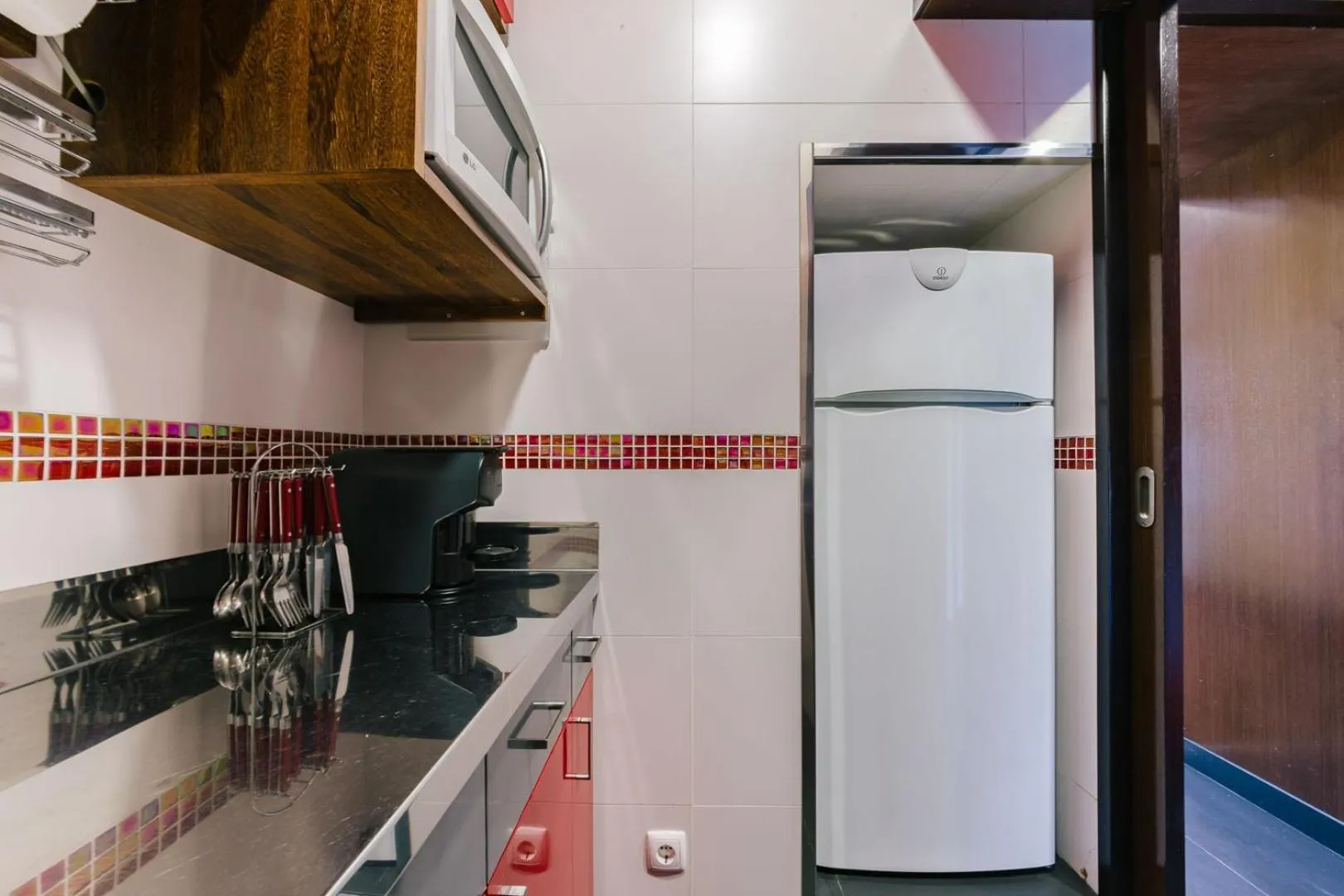 Kitchen or kitchenette in Rent4Rest Estoril Beachfront Apartments