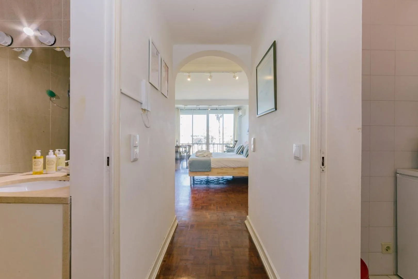 Bed in Rent4Rest Estoril Beachfront Apartments