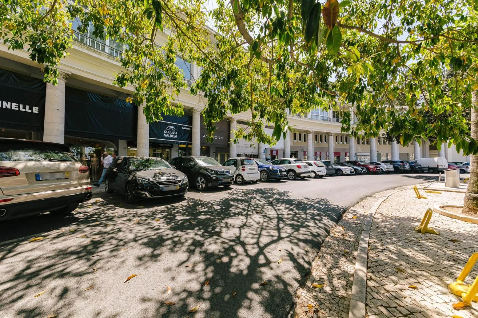 Property building in Rent4Rest Estoril Beachfront Apartments