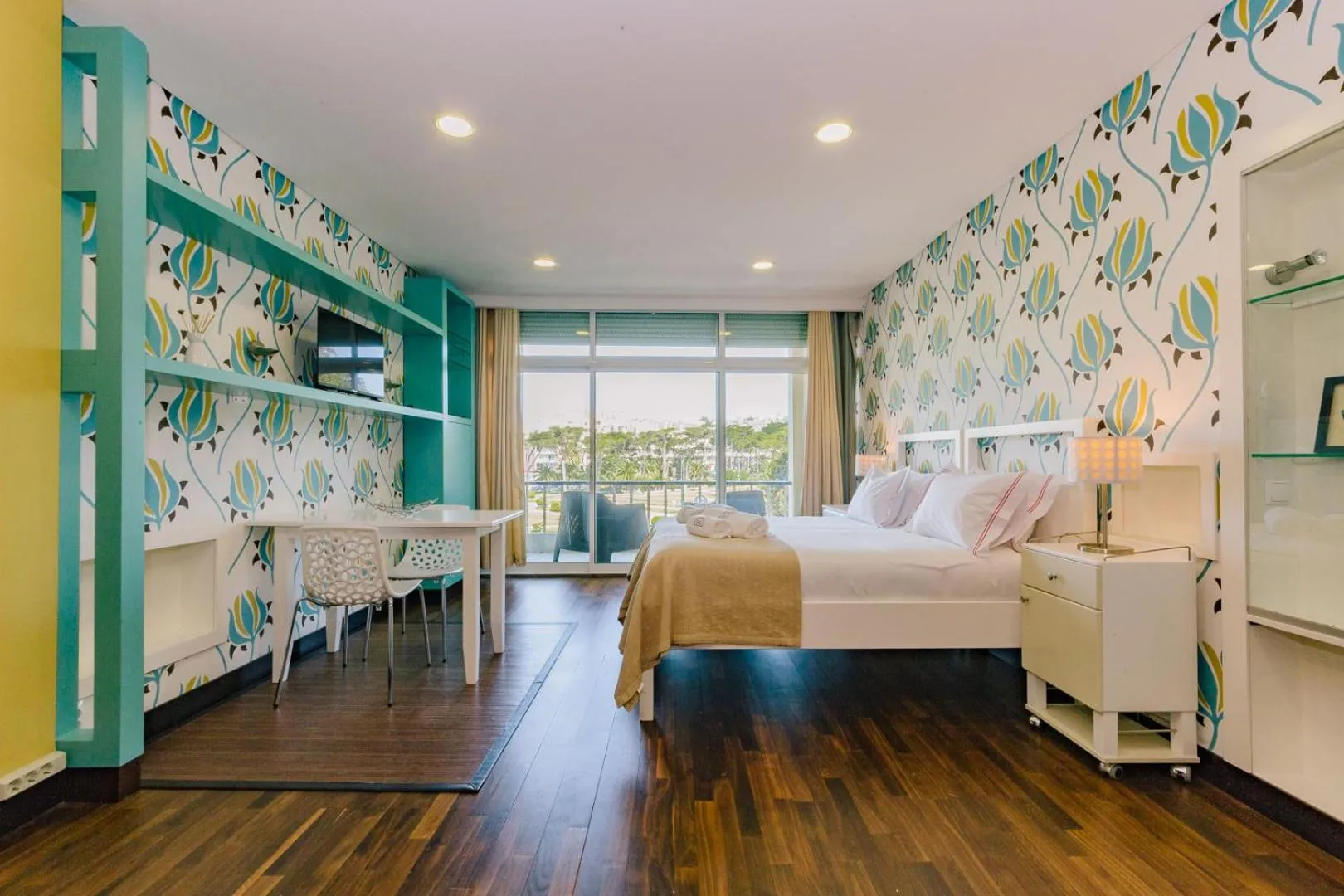 Bed in Rent4Rest Estoril Beachfront Apartments