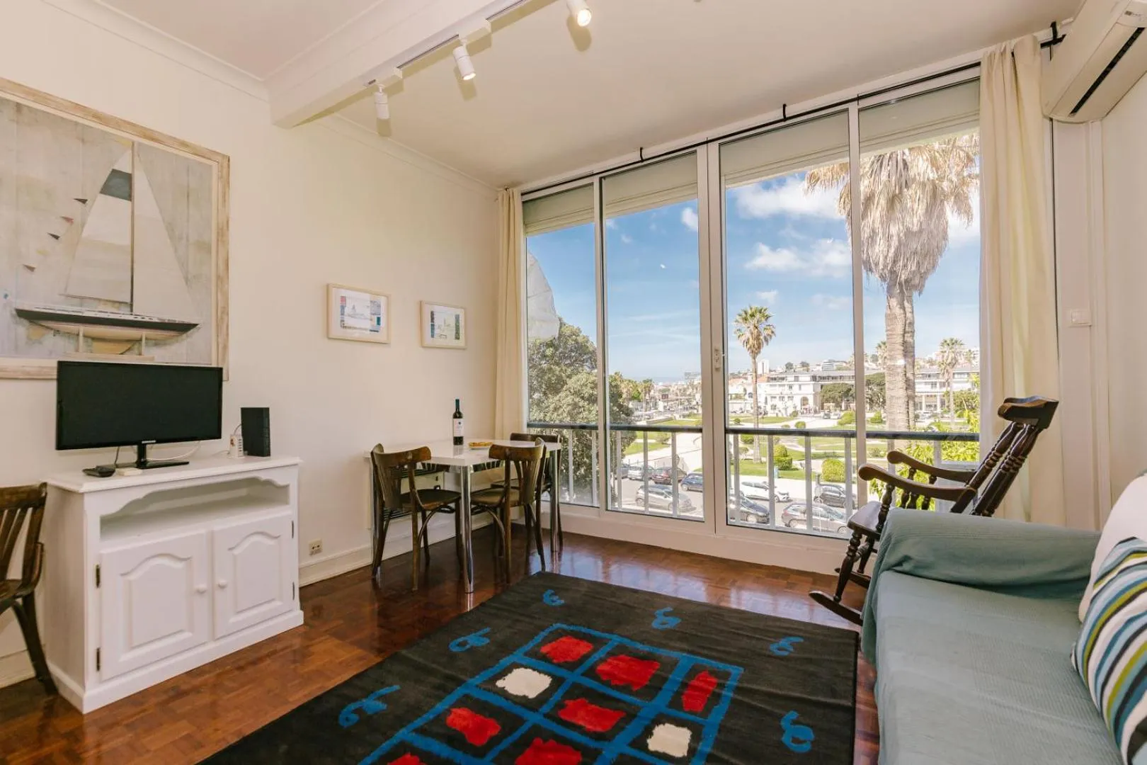 TV and multimedia in Rent4Rest Estoril Beachfront Apartments