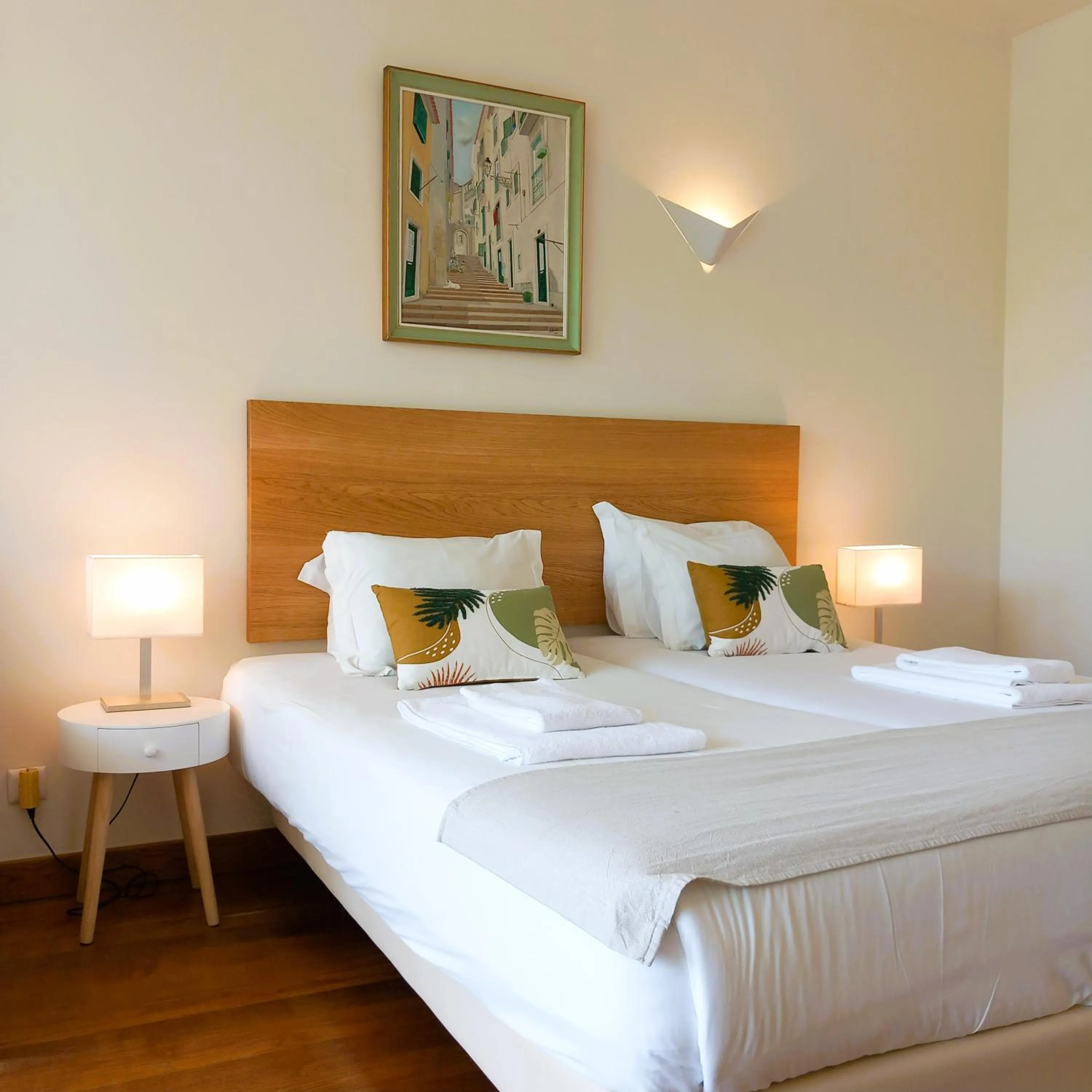 Bed in Rent4Rest Estoril Beachfront Apartments