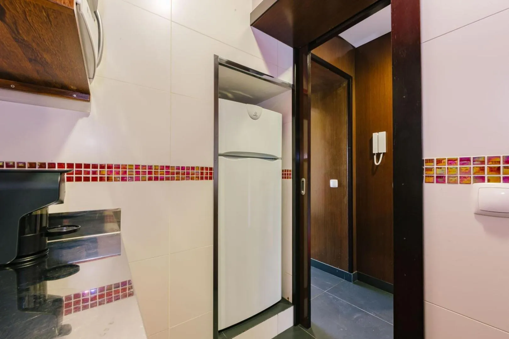 Kitchen or kitchenette in Rent4Rest Estoril Beachfront Apartments