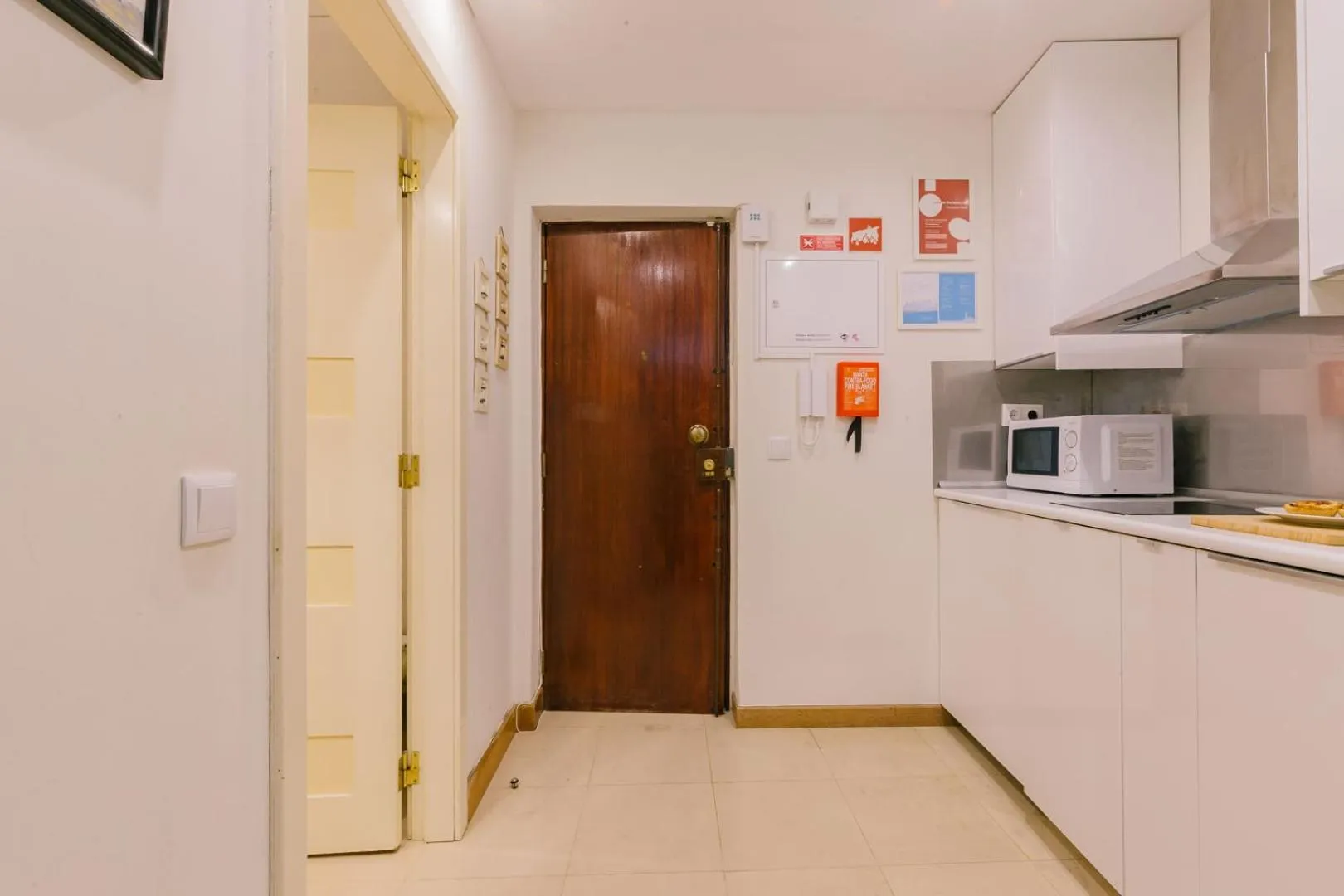 Kitchen or kitchenette in Rent4Rest Estoril Beachfront Apartments