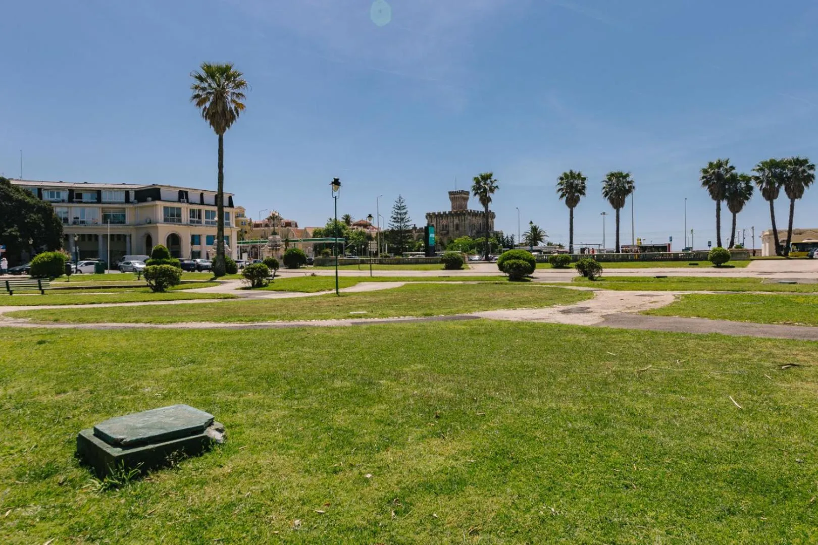 Property building in Rent4Rest Estoril Beachfront Apartments