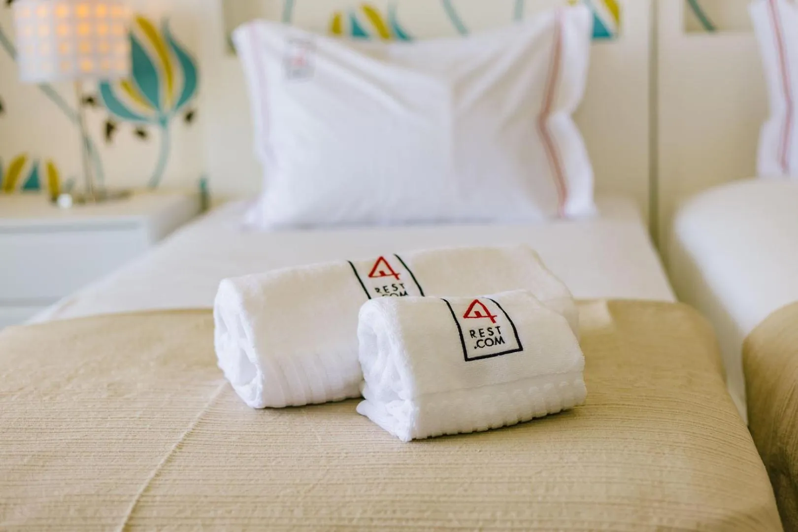 Bed in Rent4Rest Estoril Beachfront Apartments