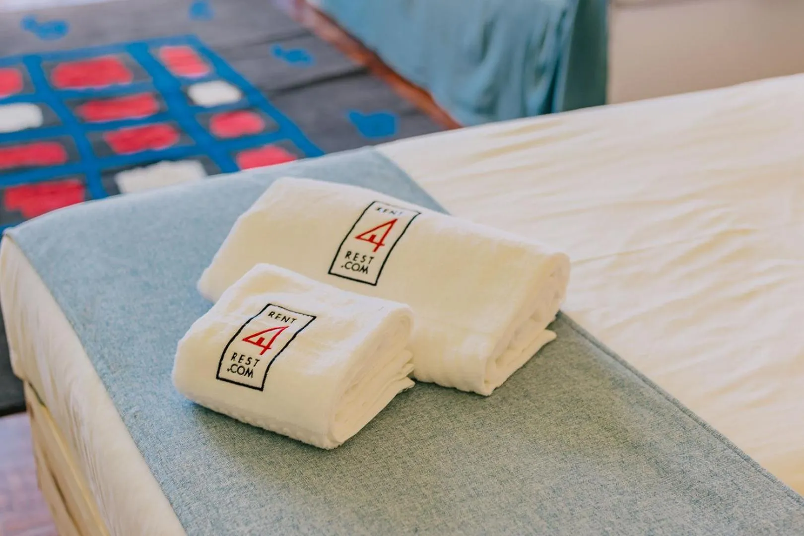 Bed in Rent4Rest Estoril Beachfront Apartments