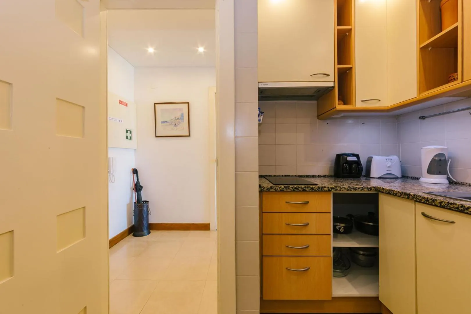 Coffee/tea facilities in Rent4Rest Estoril Beachfront Apartments