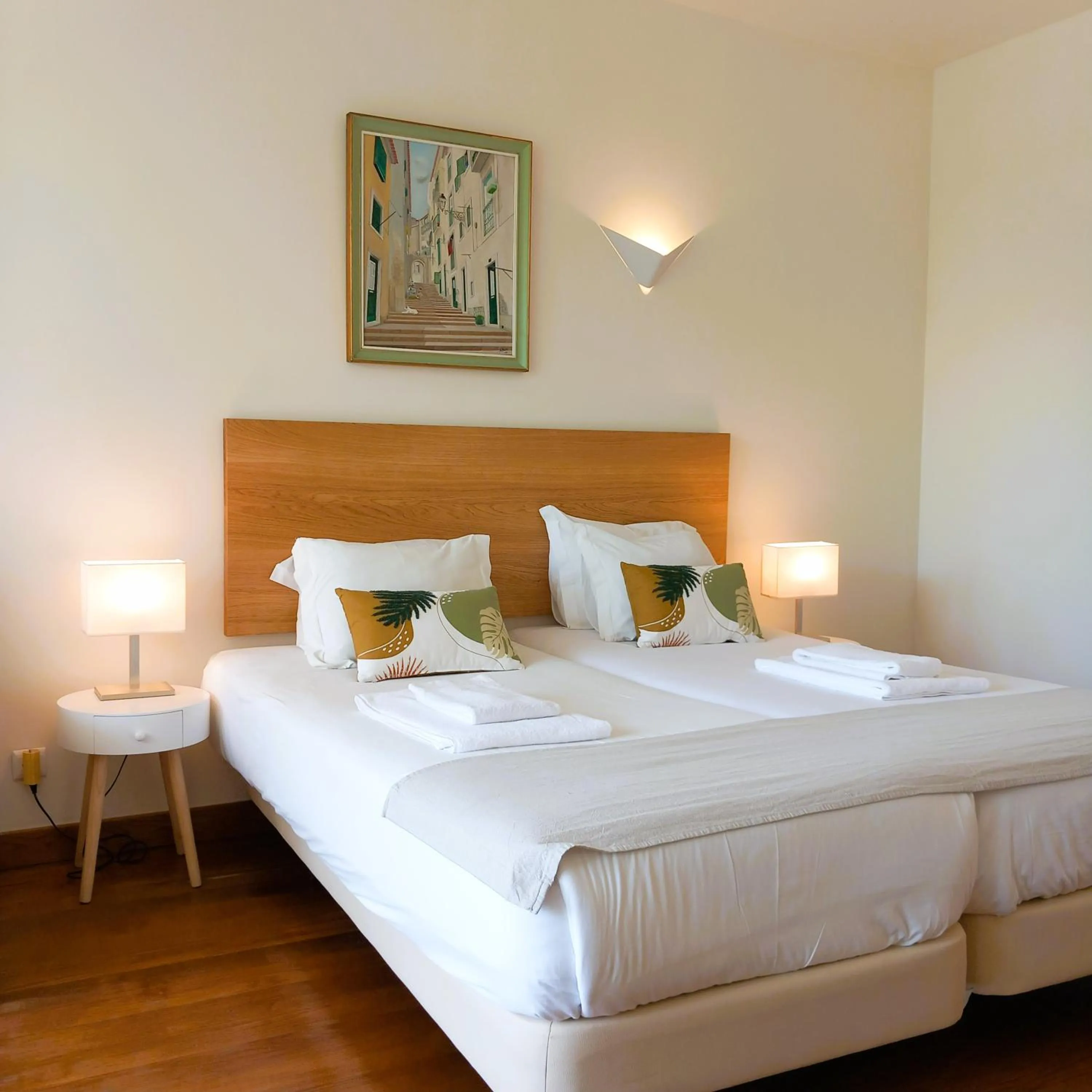 Bed in Rent4Rest Estoril Beachfront Apartments