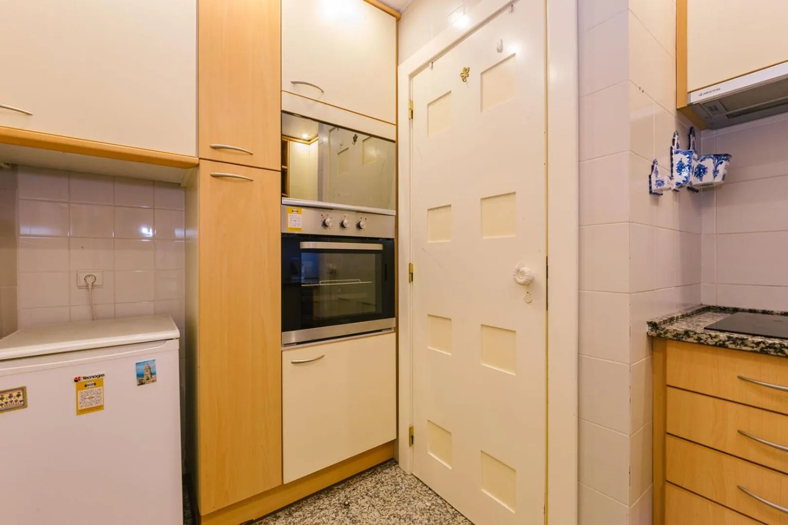 Kitchen or kitchenette in Rent4Rest Estoril Beachfront Apartments