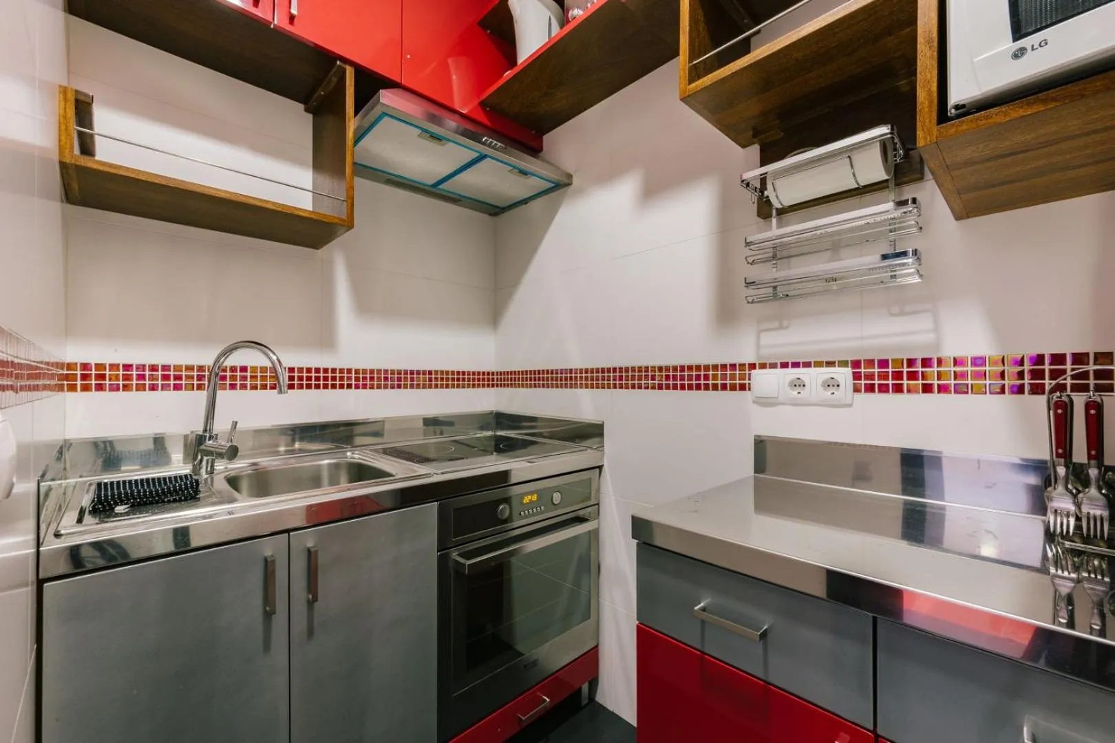 Kitchen or kitchenette in Rent4Rest Estoril Beachfront Apartments