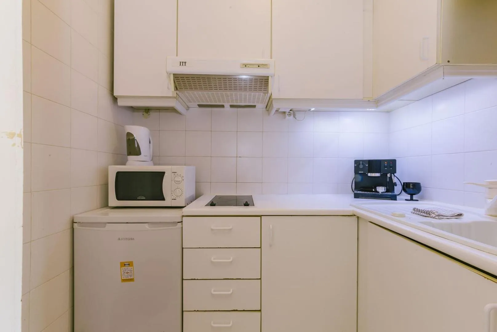 Kitchen or kitchenette in Rent4Rest Estoril Beachfront Apartments