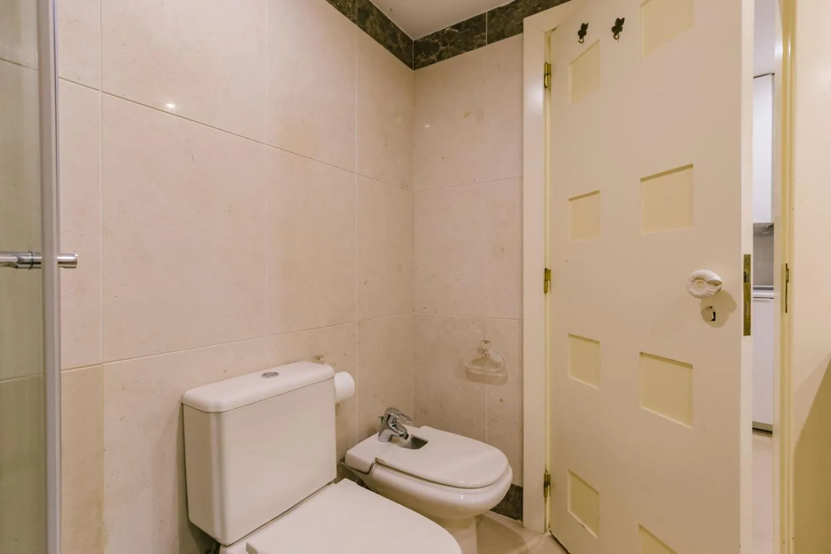 Shower in Rent4Rest Estoril Beachfront Apartments