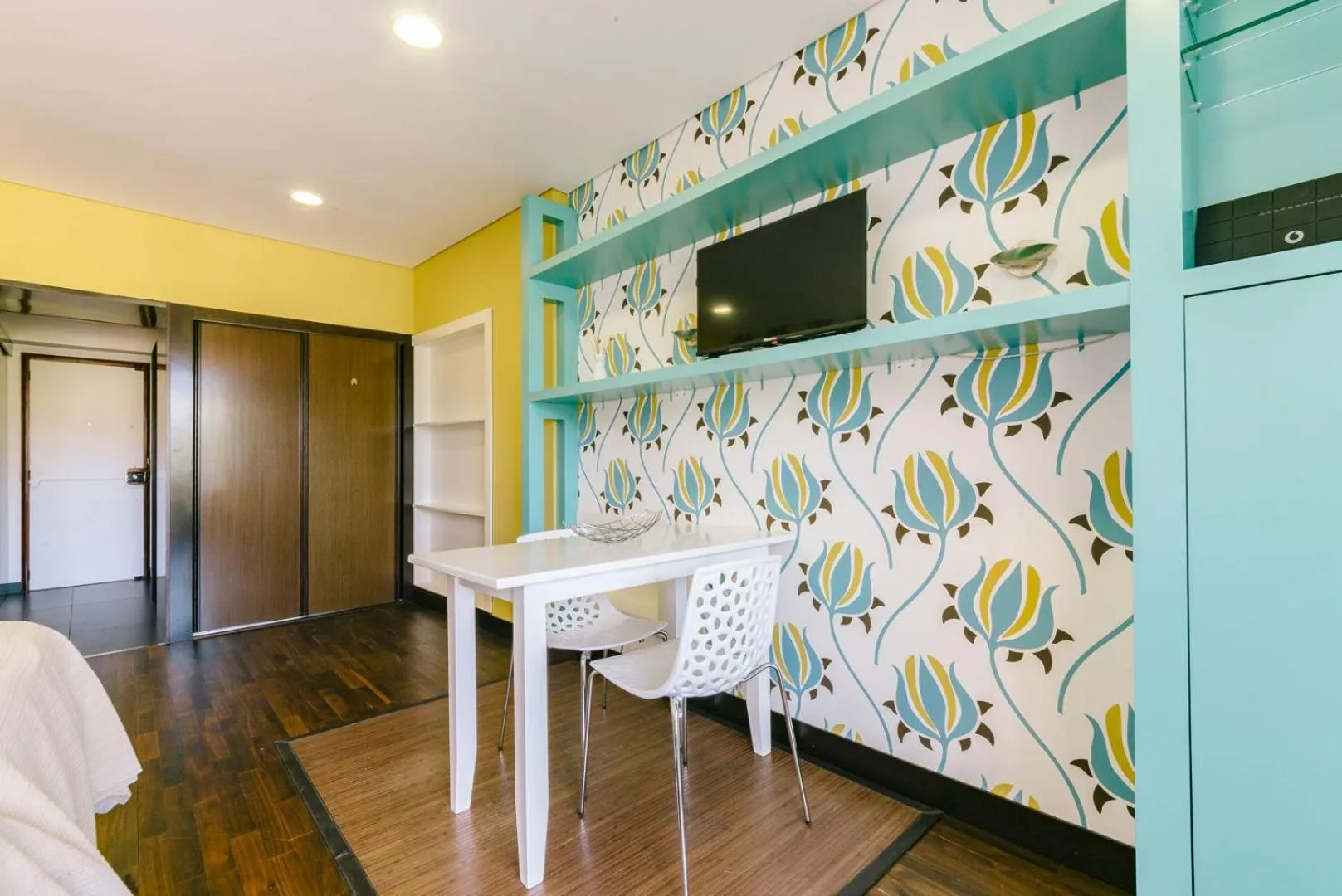 Bed in Rent4Rest Estoril Beachfront Apartments