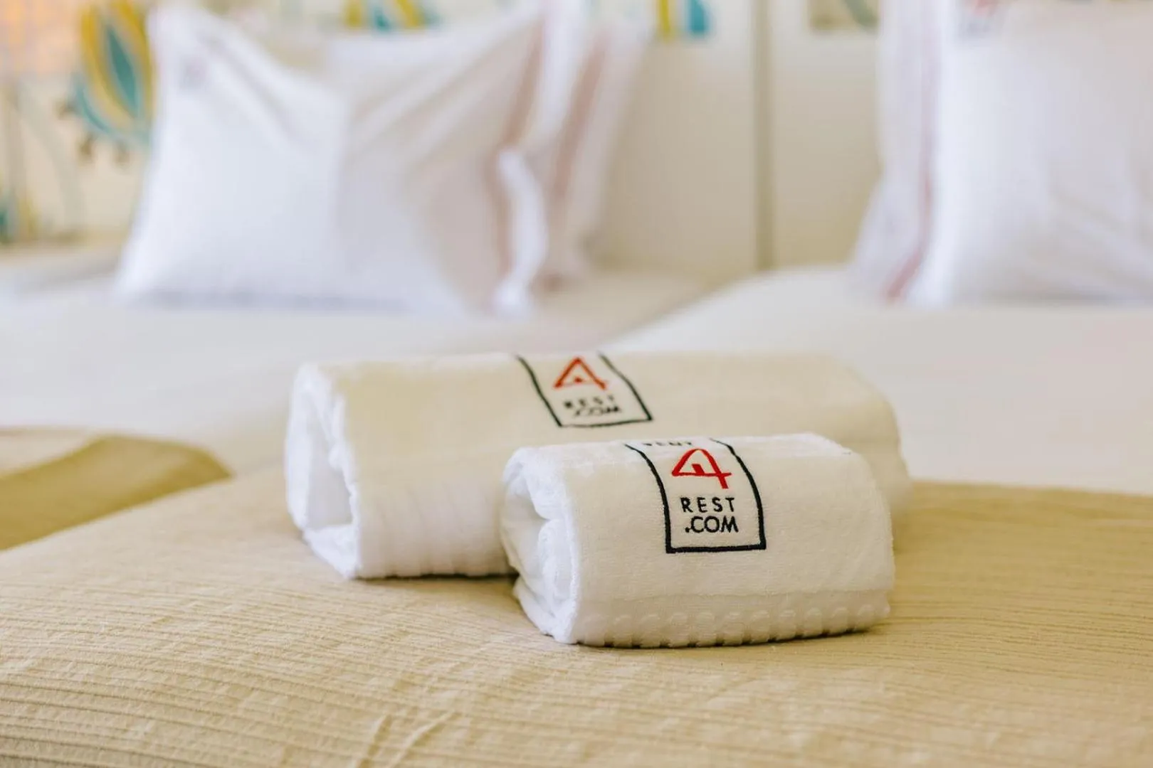 Bed in Rent4Rest Estoril Beachfront Apartments