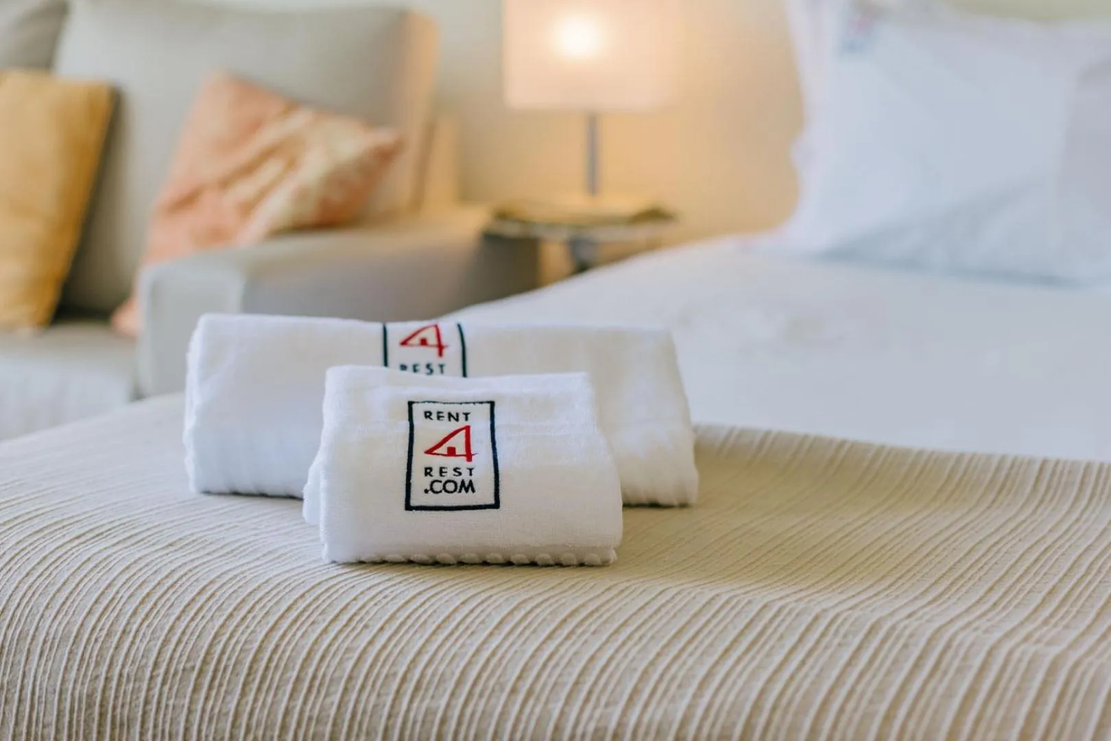 Bed in Rent4Rest Estoril Beachfront Apartments