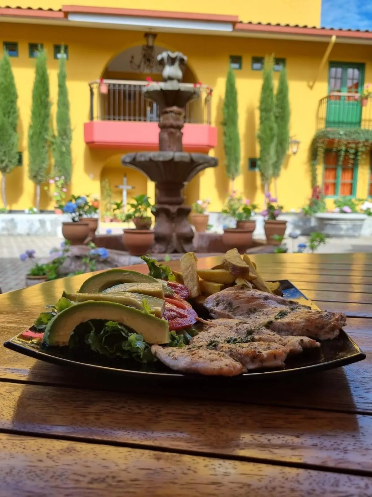 Restaurant/places to eat in Hotel Tartar