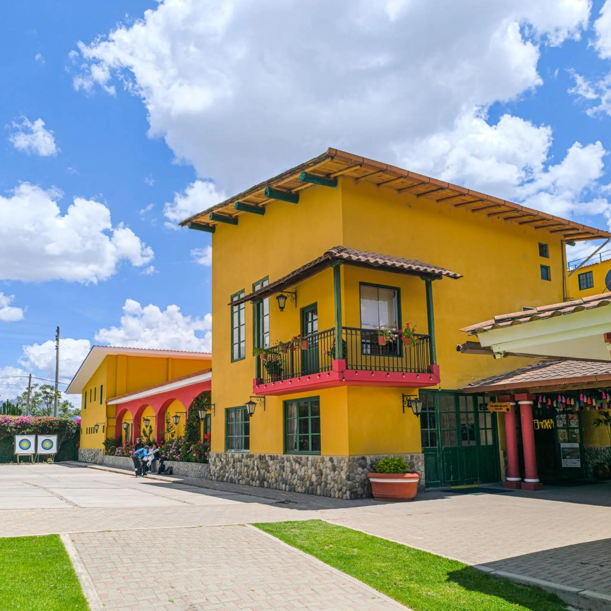 Facade/entrance in Hotel Tartar