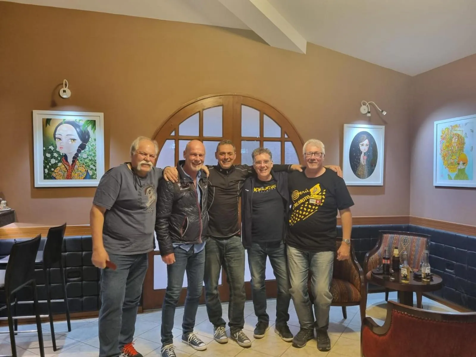 Restaurant/places to eat in Hotel Tartar