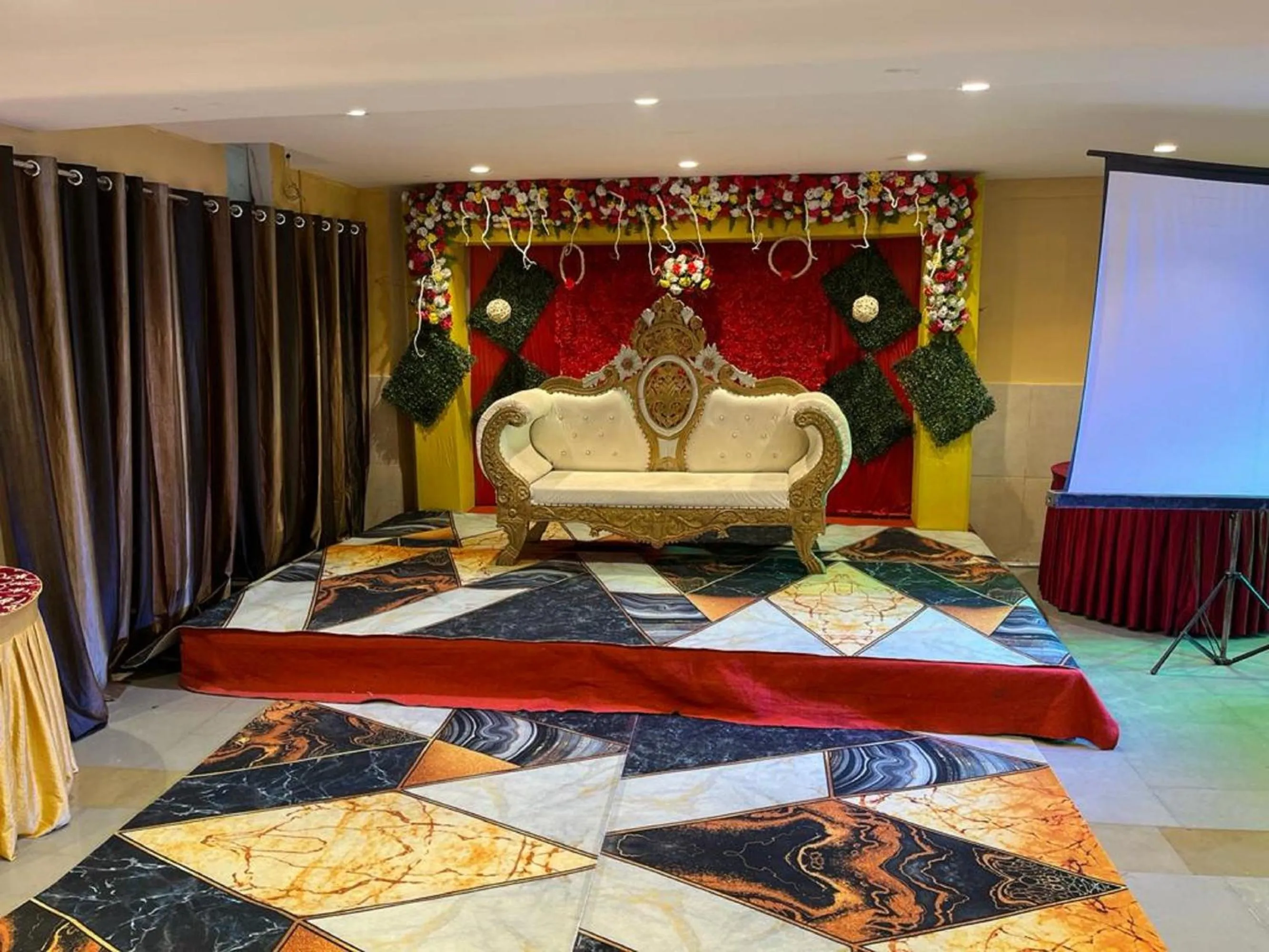 Banquet/Function facilities, Bed in Hotel Sukhdham