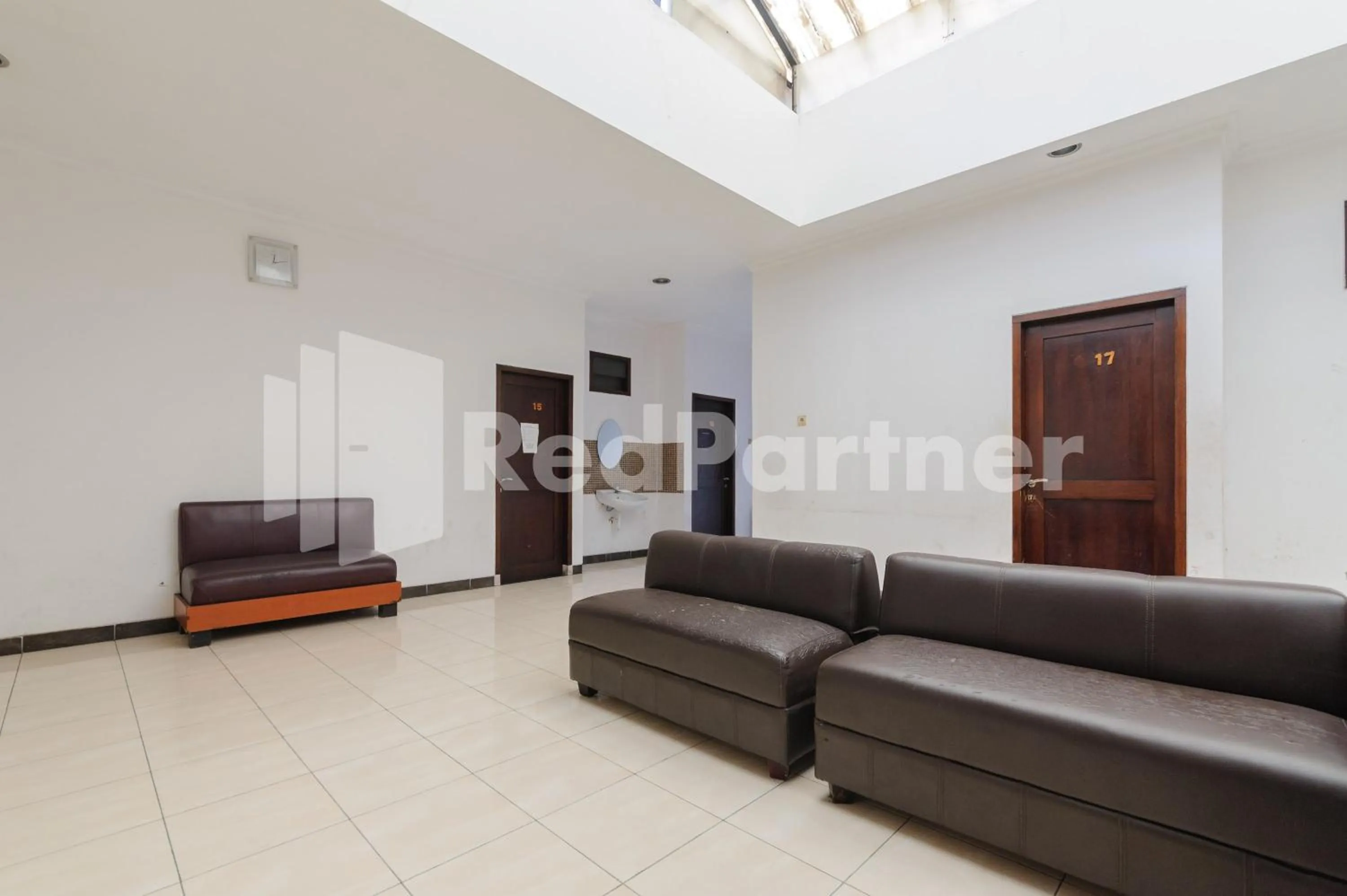 Seating area in Karawaci Taman Permata Tiga Mitra RedDoorz