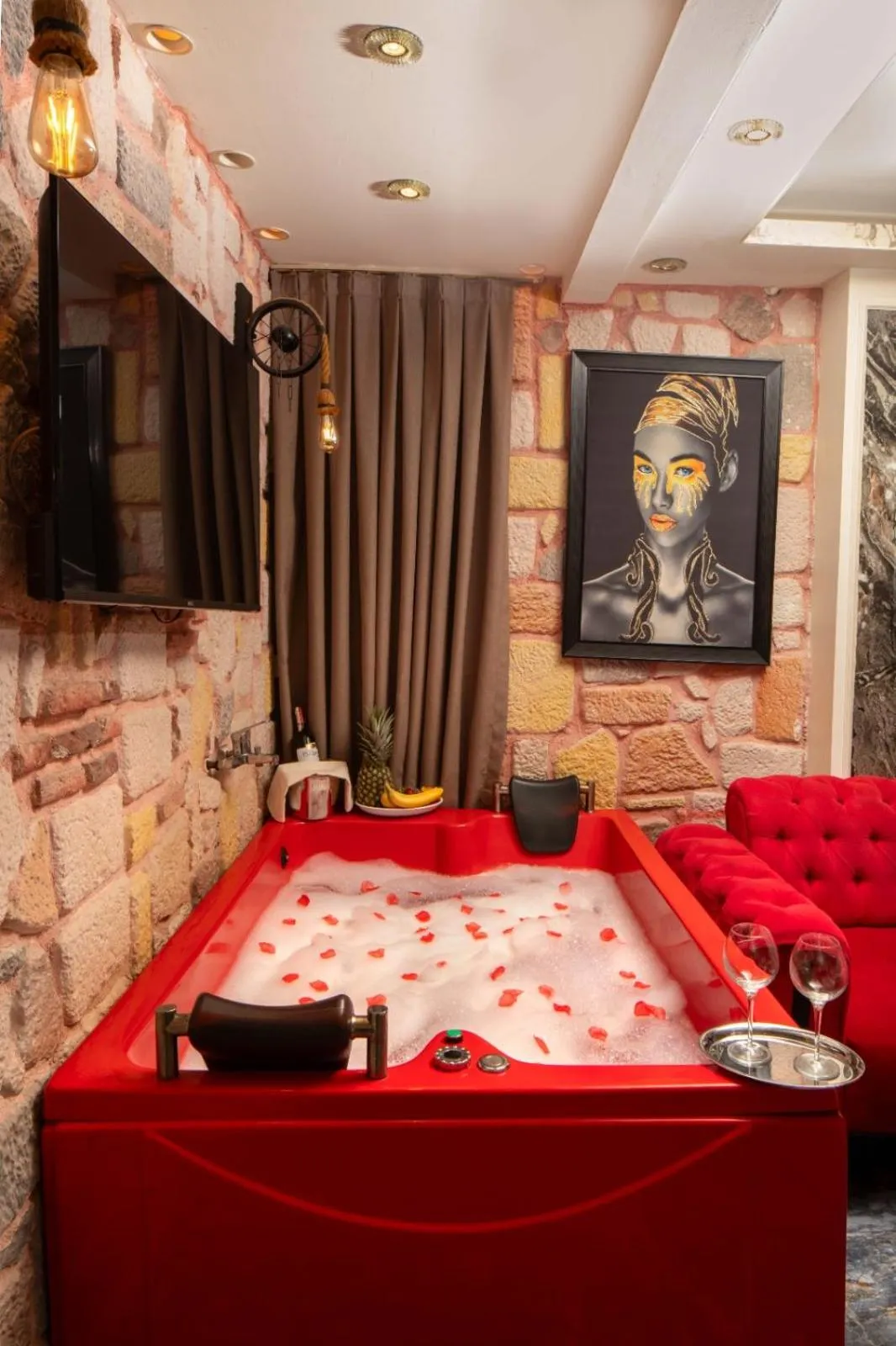 Bed in REN PLUS SUITES