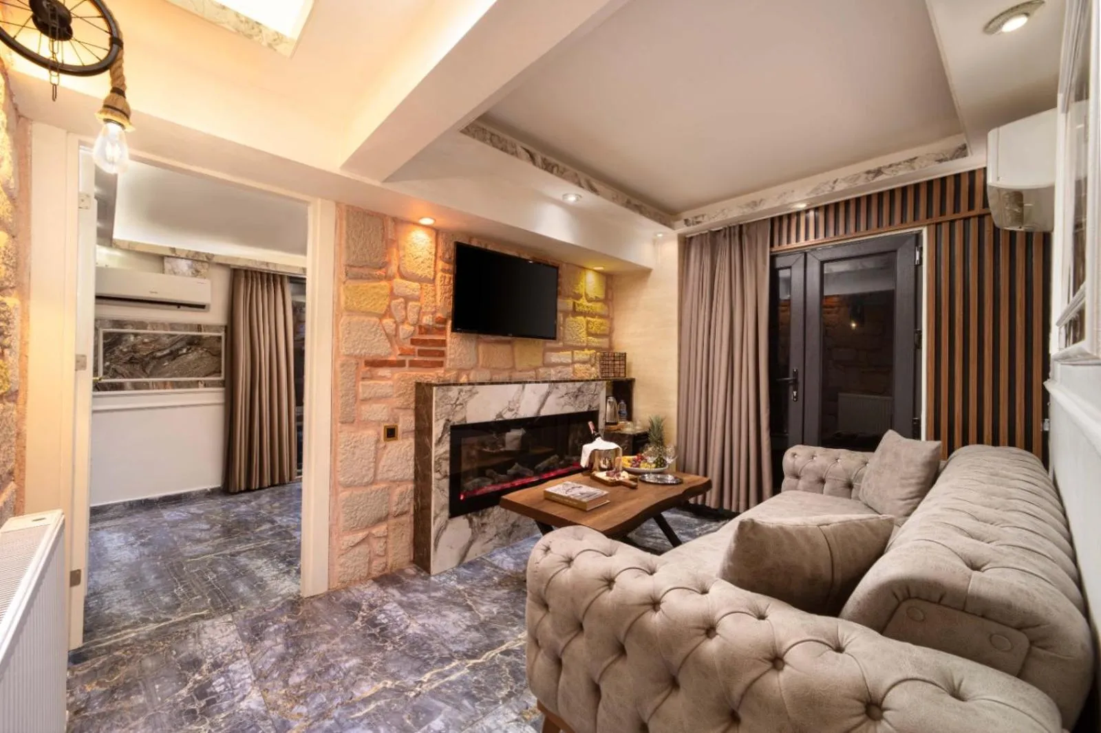 TV and multimedia in REN PLUS SUITES