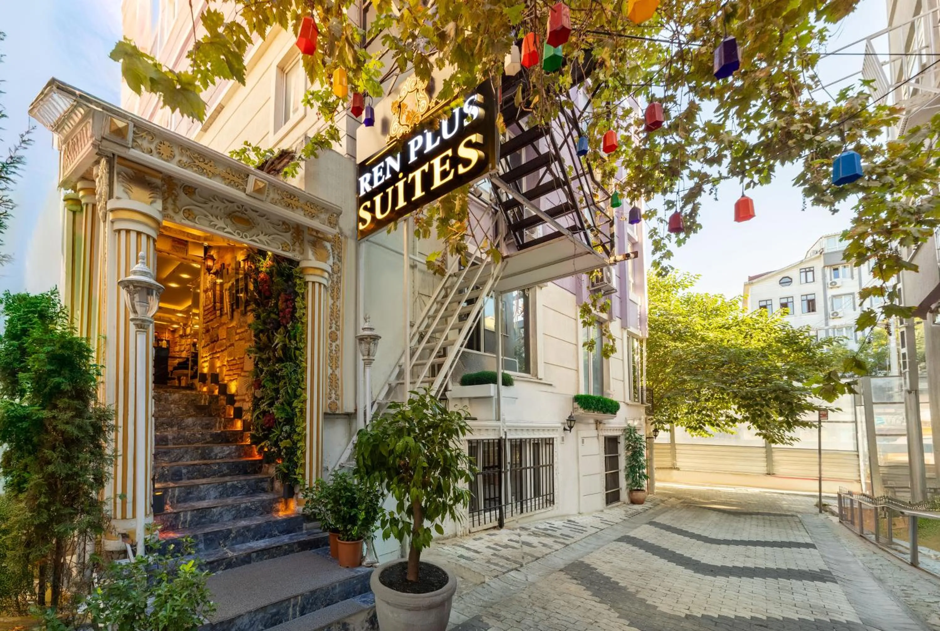 Property building in REN PLUS SUITES