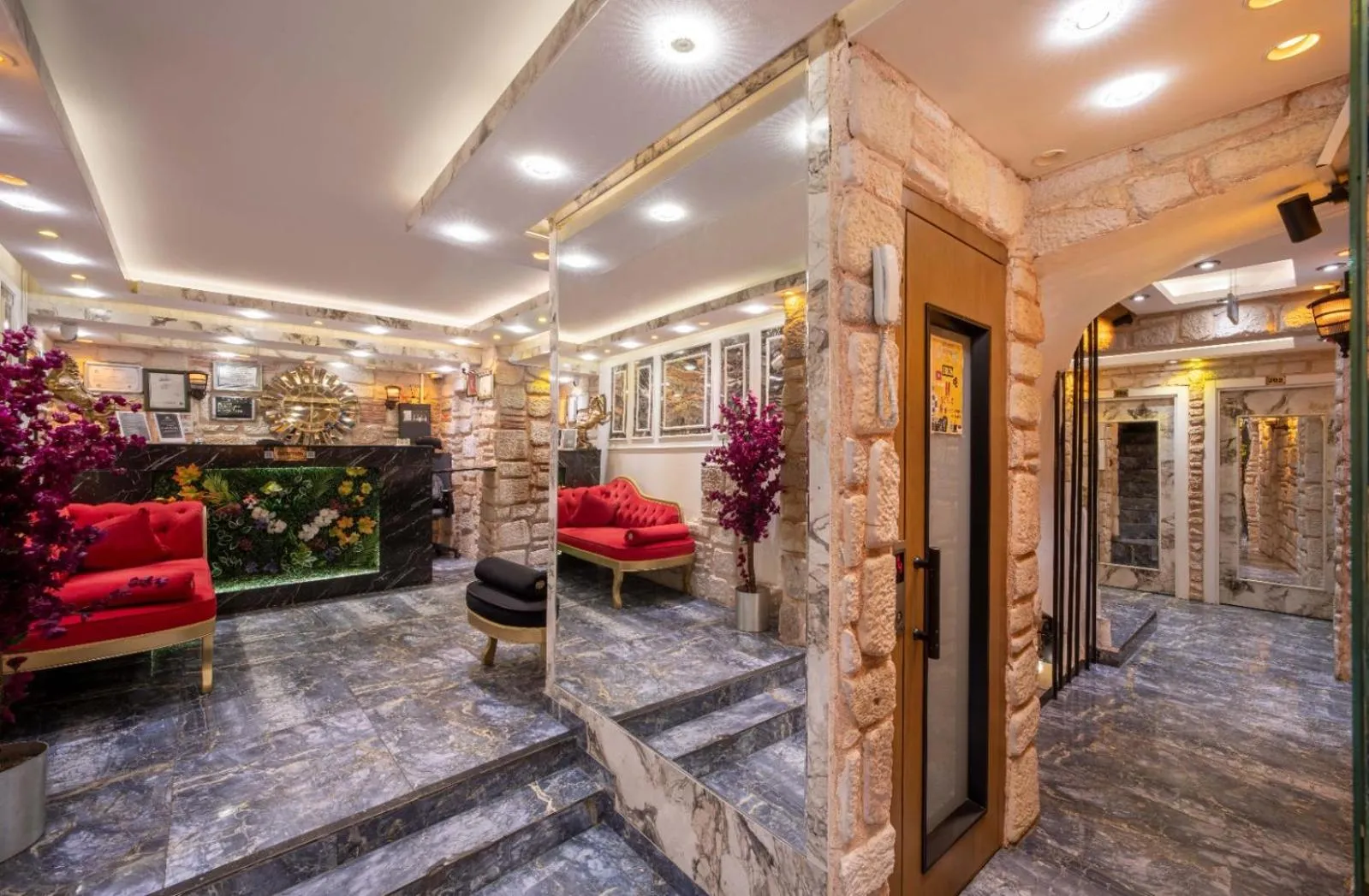 Lobby or reception in REN PLUS SUITES