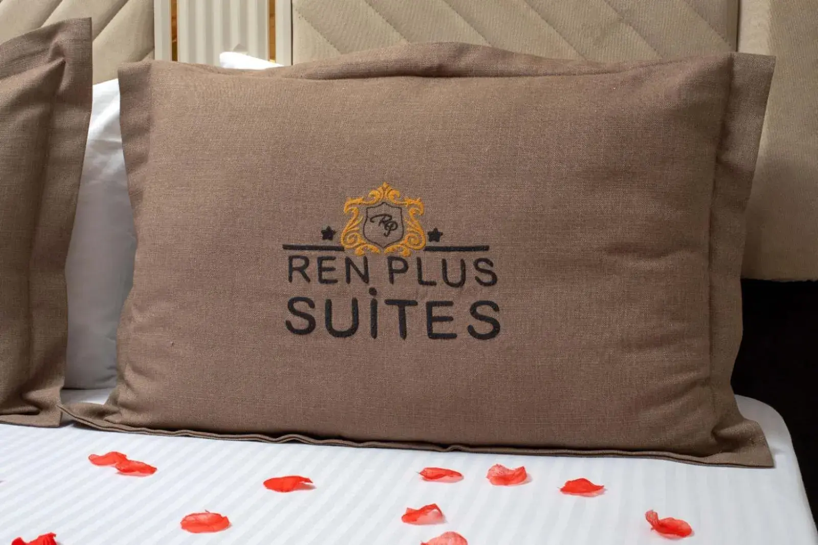 Property logo or sign, Bed in REN PLUS SUITES Property logo or sign, Bed in REN PLUS SUITES