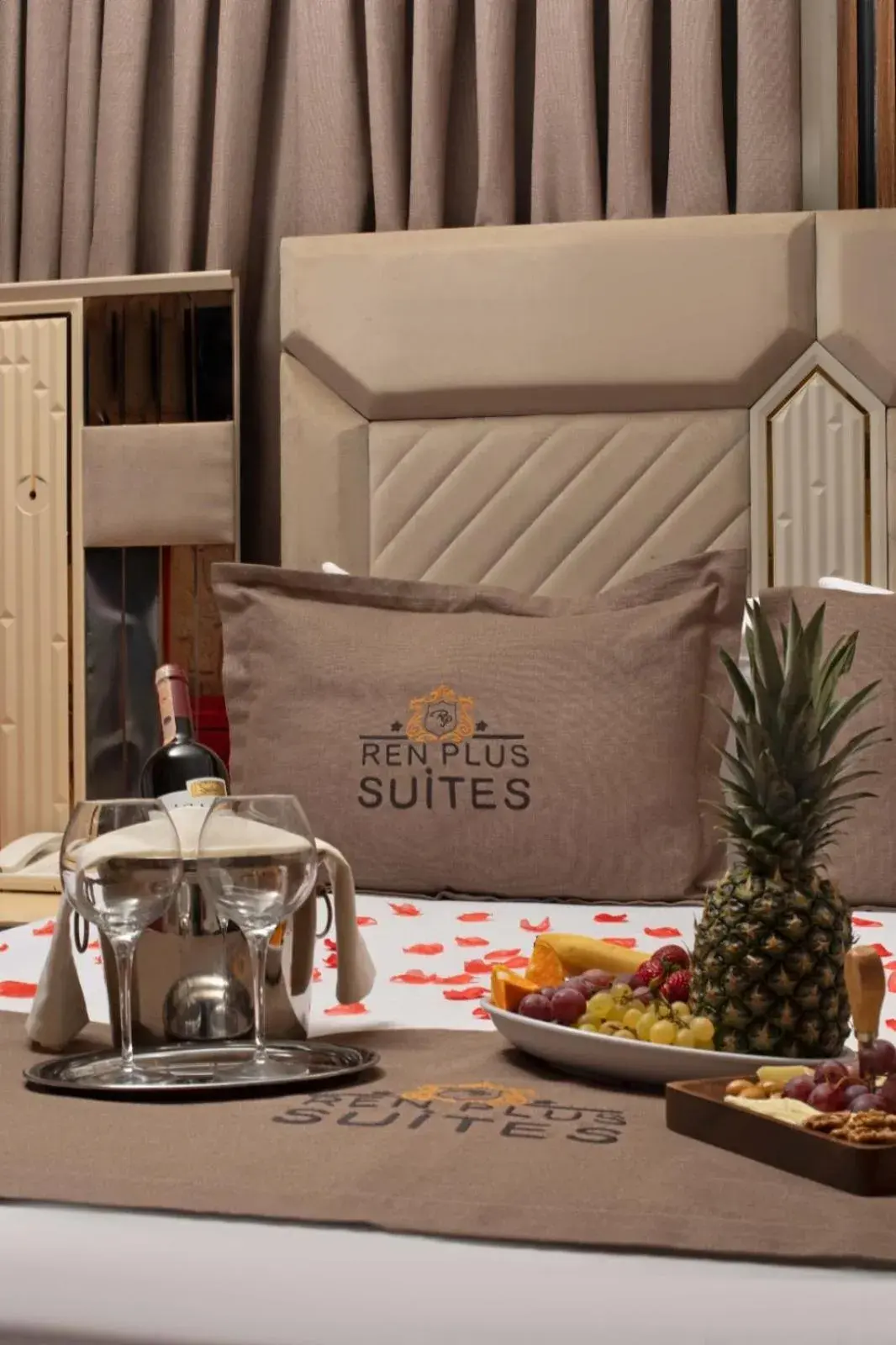 REN PLUS SUITES REN PLUS SUITES