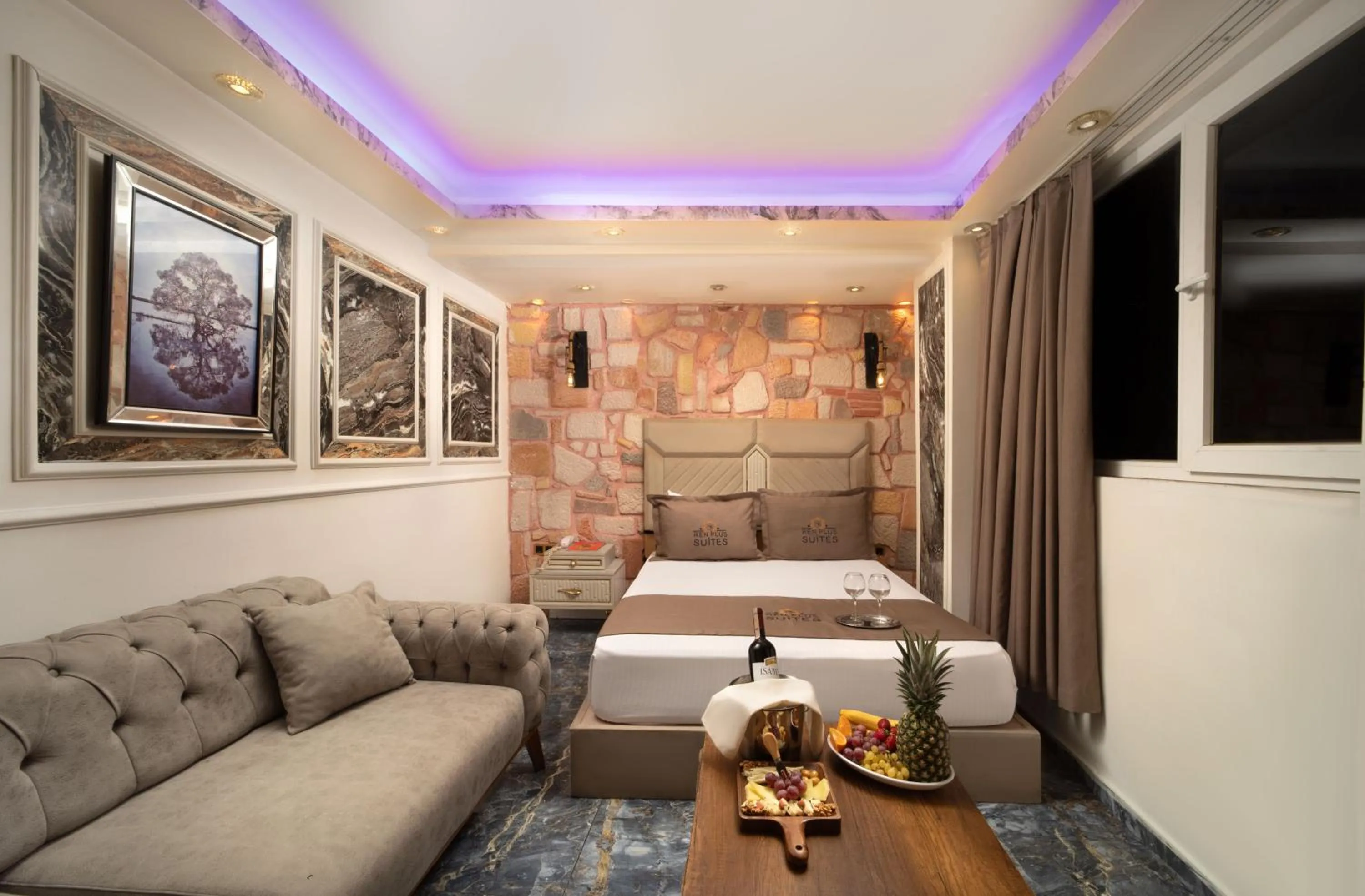 Bed in REN PLUS SUITES