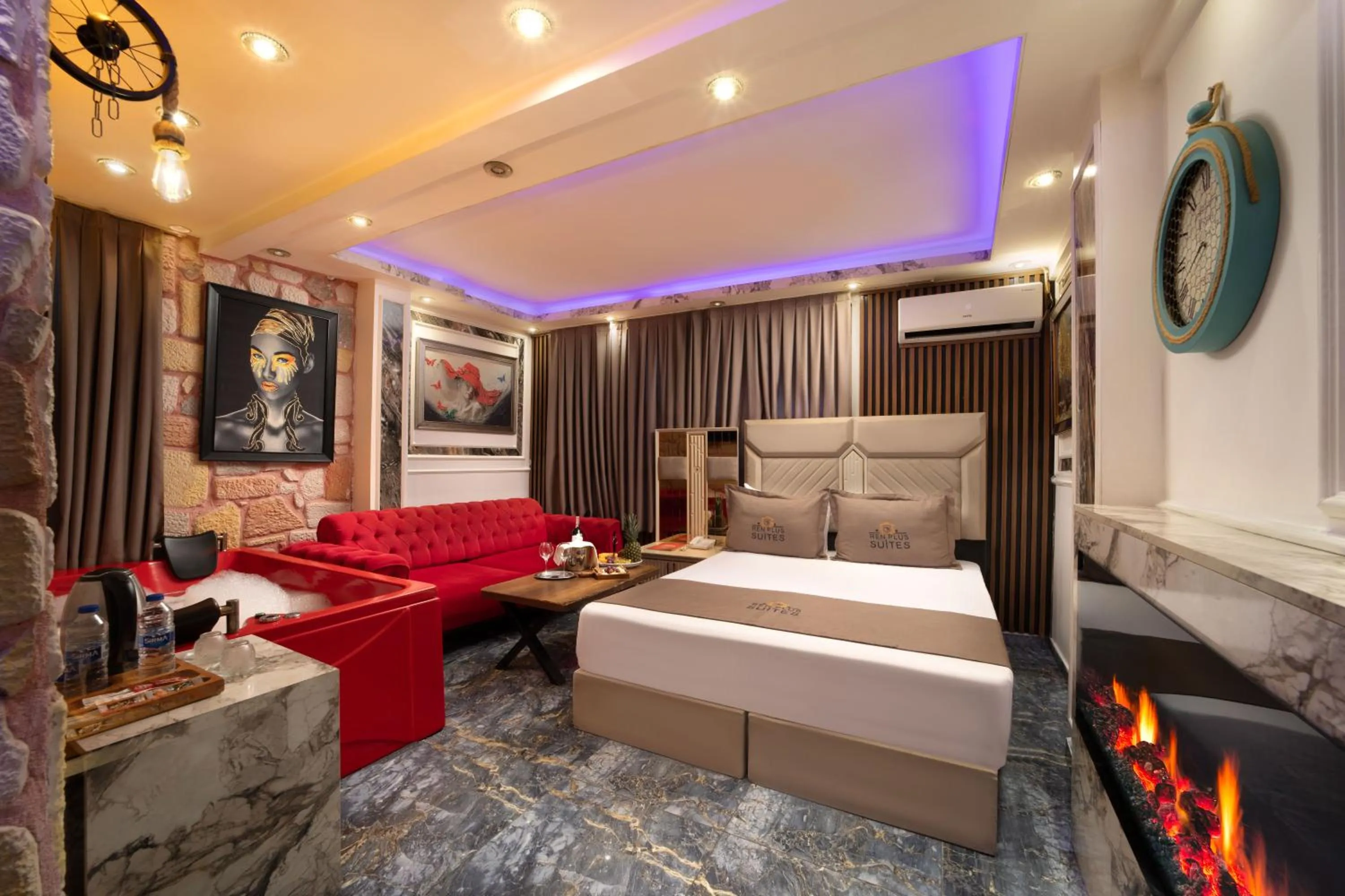 Photo of the whole room in REN PLUS SUITES