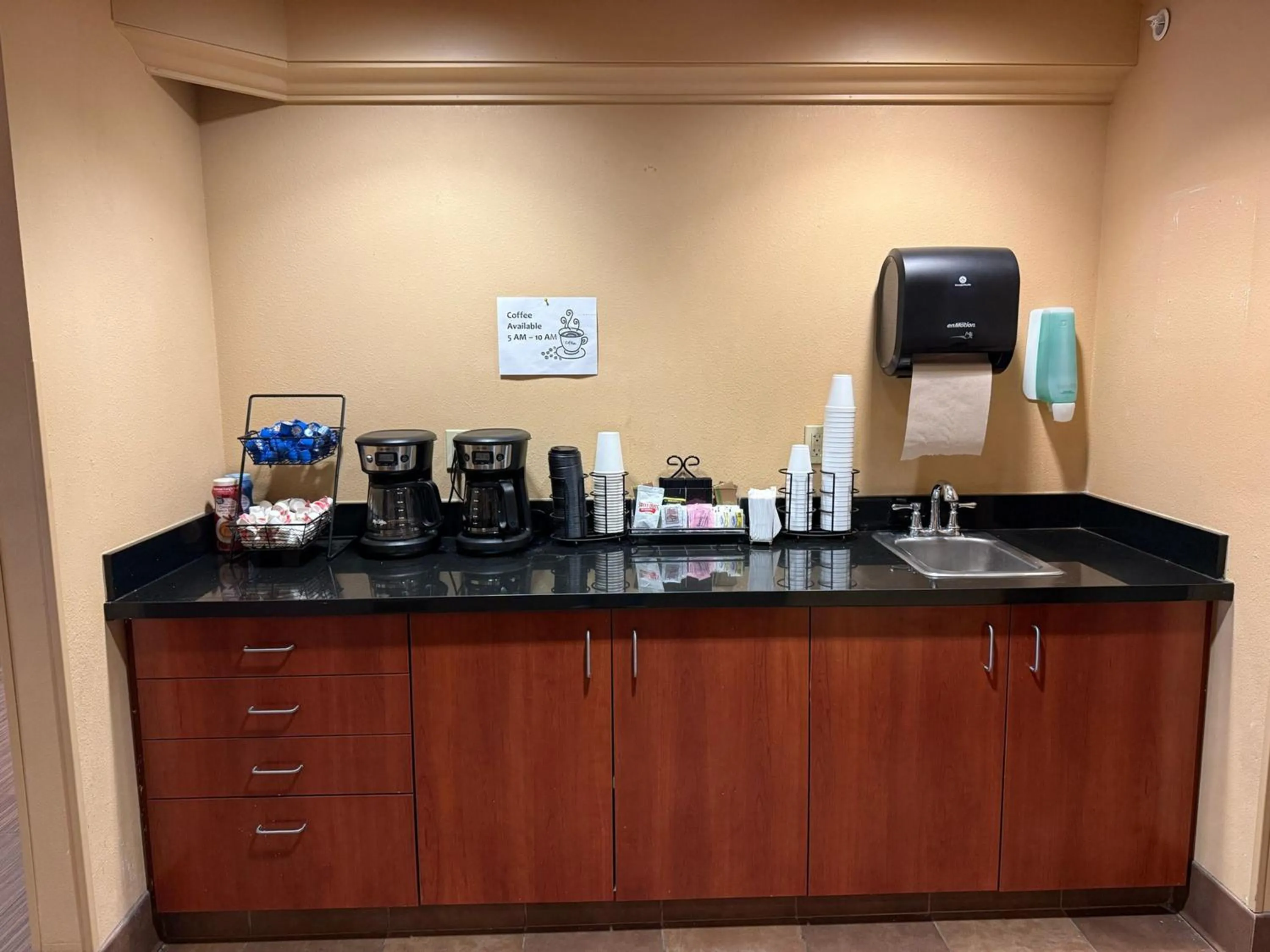 Coffee/tea facilities in Richland Inn and Suites
