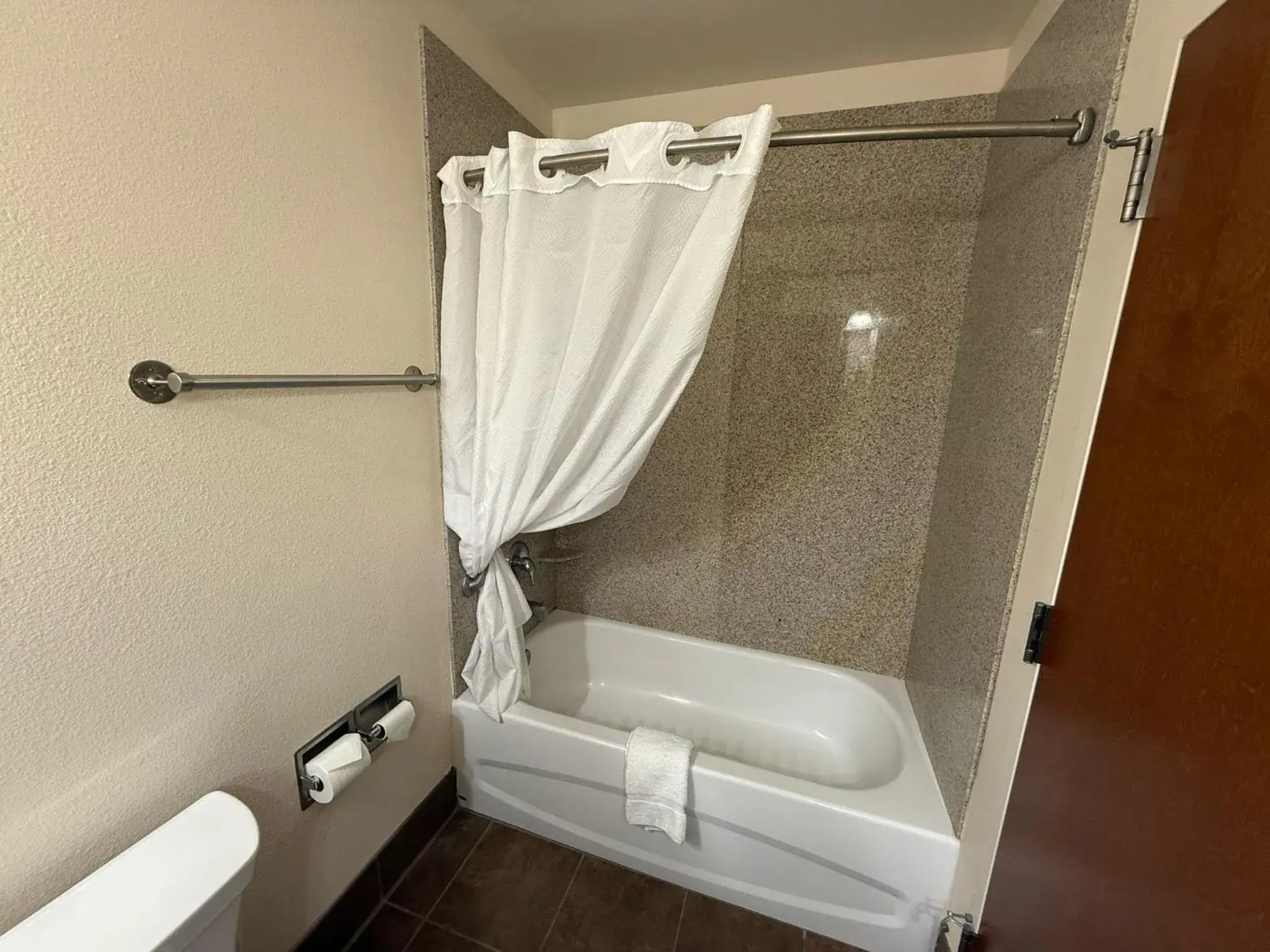 King Suite in Richland Inn and Suites King Suite in Richland Inn and Suites