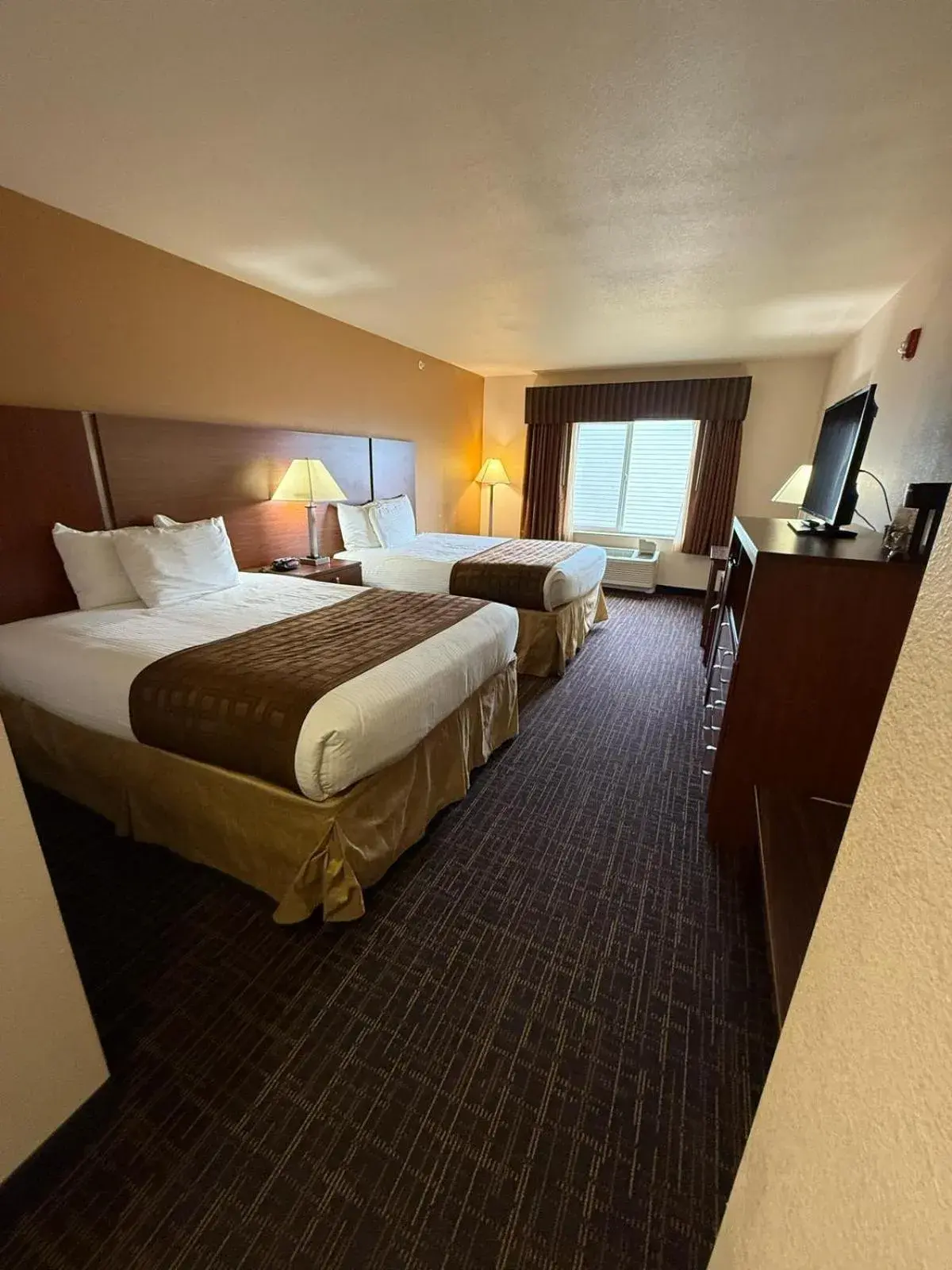 Photo of the whole room, Bed in Richland Inn and Suites Photo of the whole room, Bed in Richland Inn and Suites