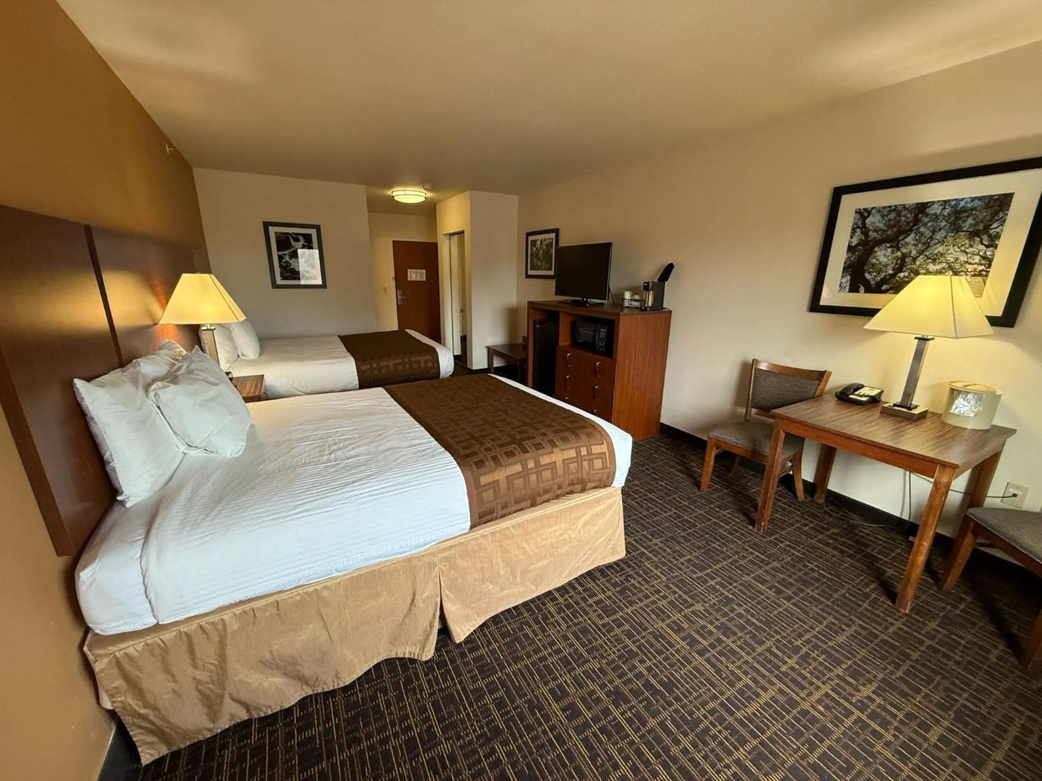 Photo of the whole room, Bed in Richland Inn and Suites