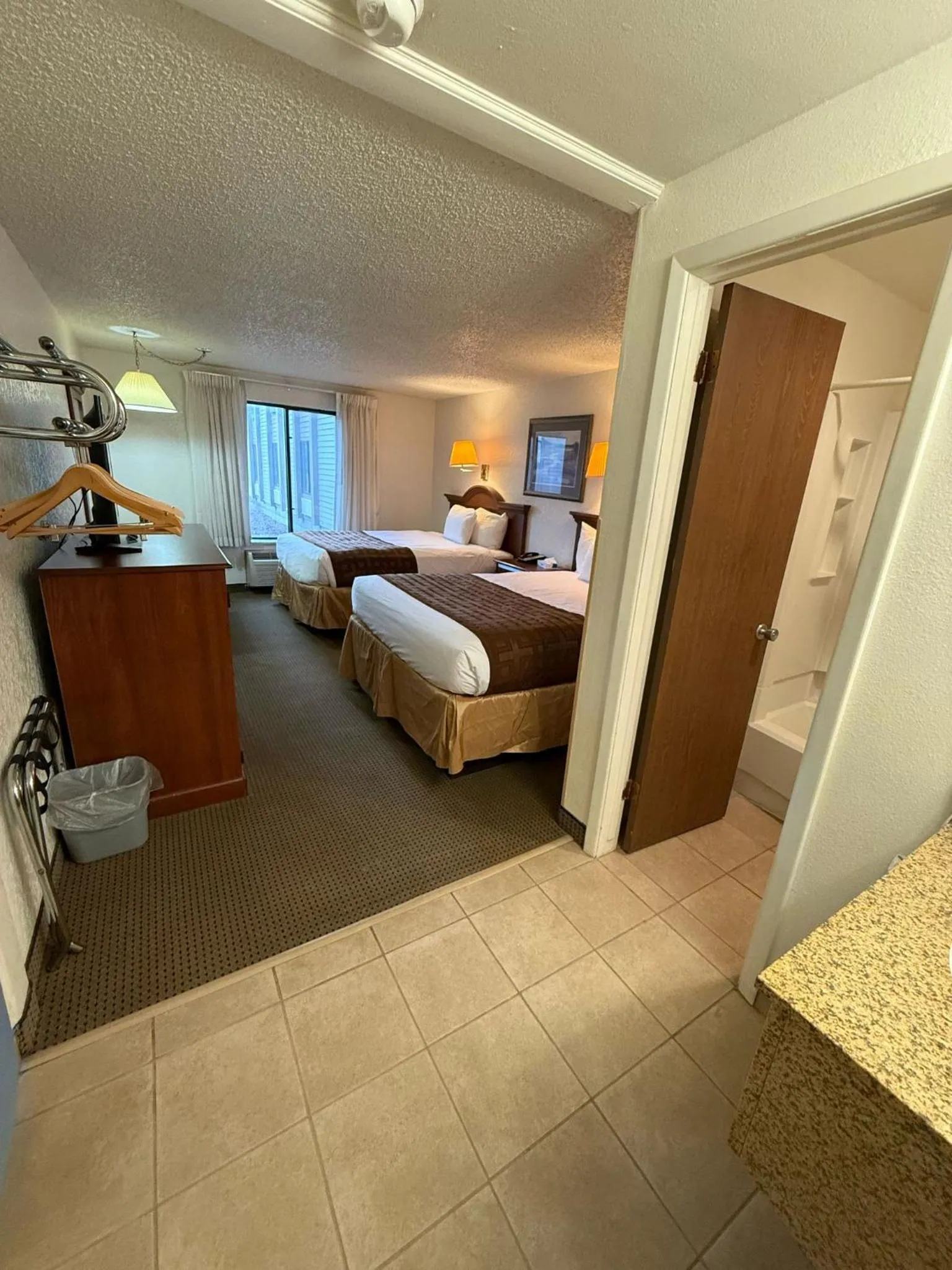 Photo of the whole room, Bed in Richland Inn and Suites