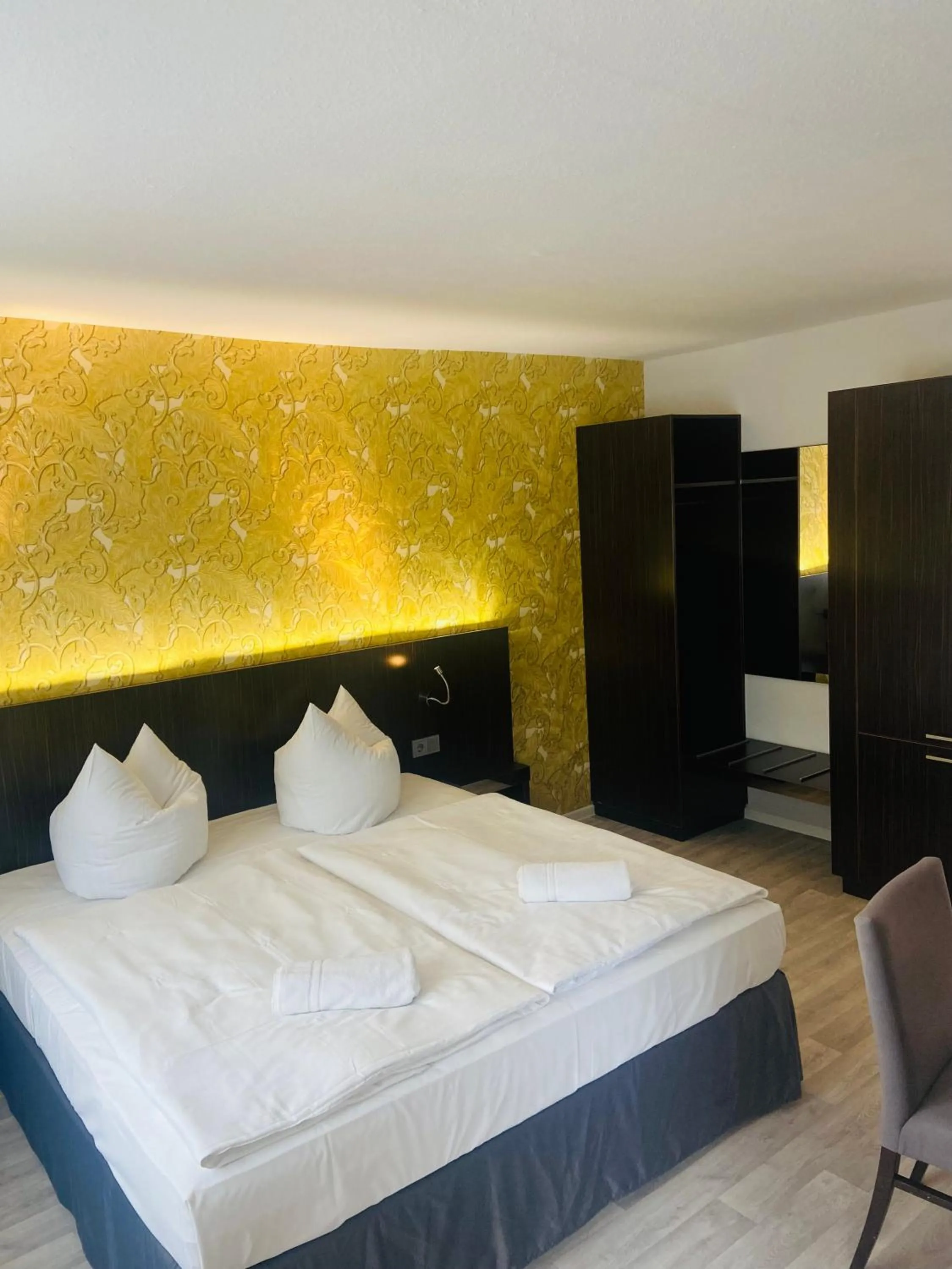 Photo of the whole room, Bed in Hotel 22