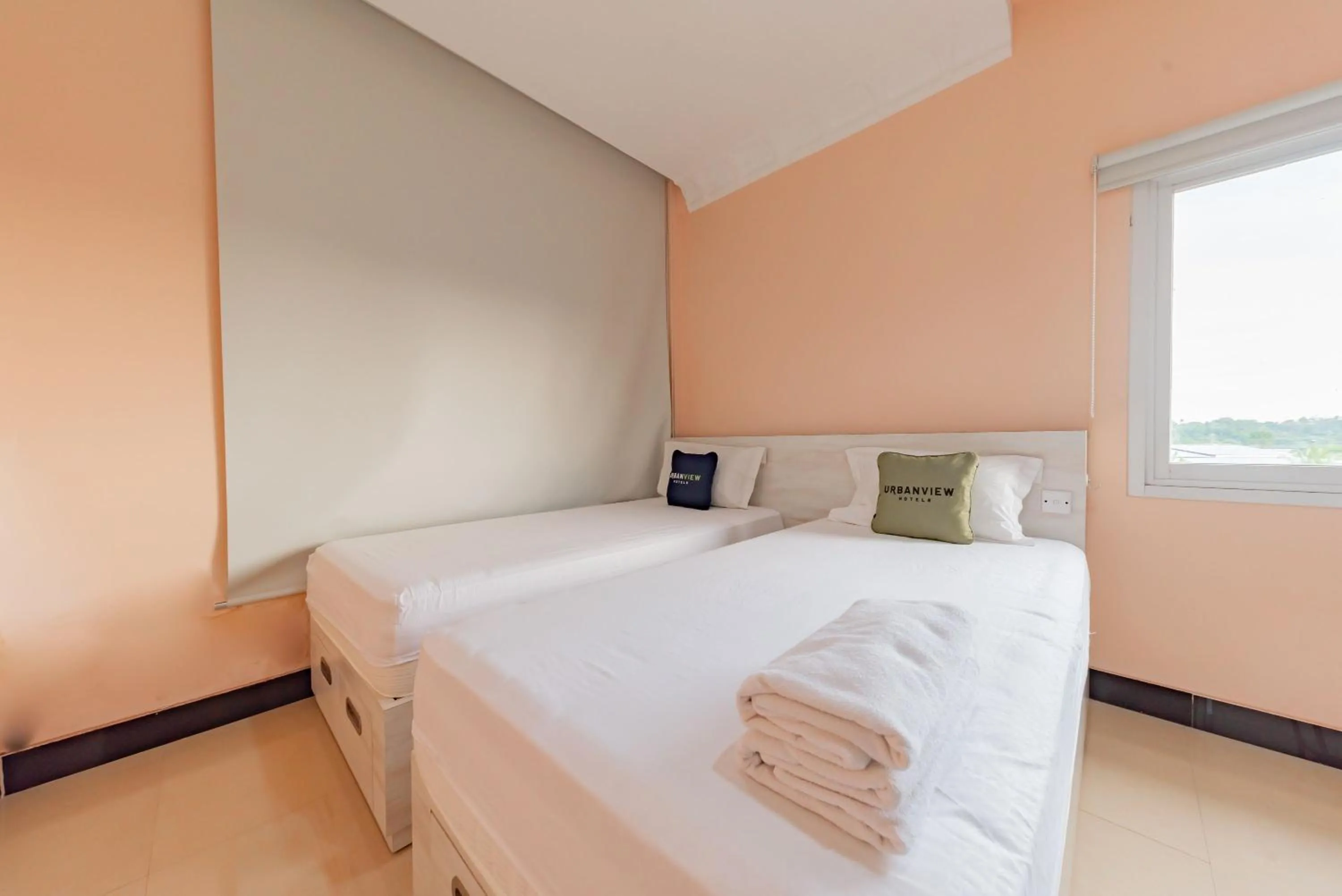 Bedroom, Bed in Urbanview Palace Syariah Balikpapan by RedDoorz