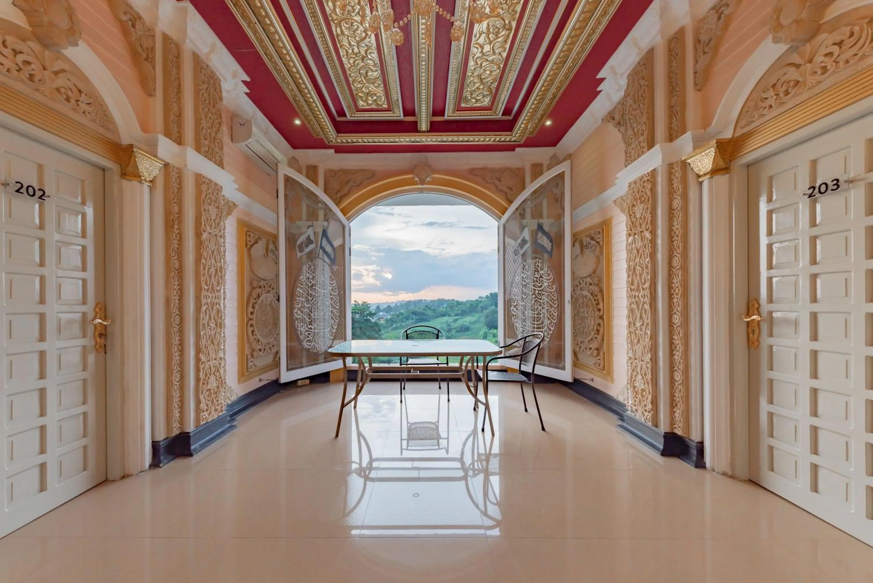 Balcony/Terrace in Urbanview Palace Syariah Balikpapan by RedDoorz