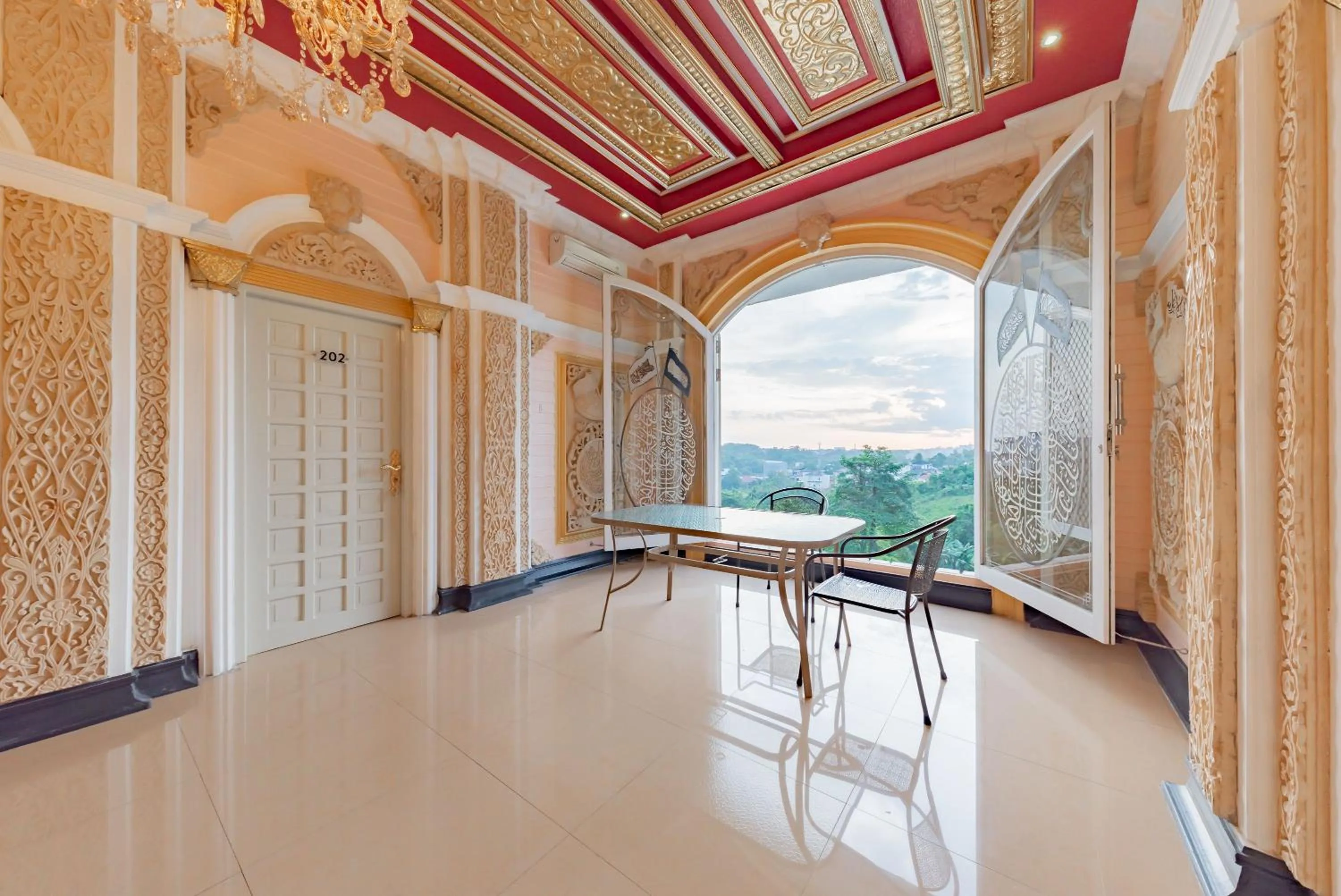 Balcony/Terrace in Urbanview Palace Syariah Balikpapan by RedDoorz