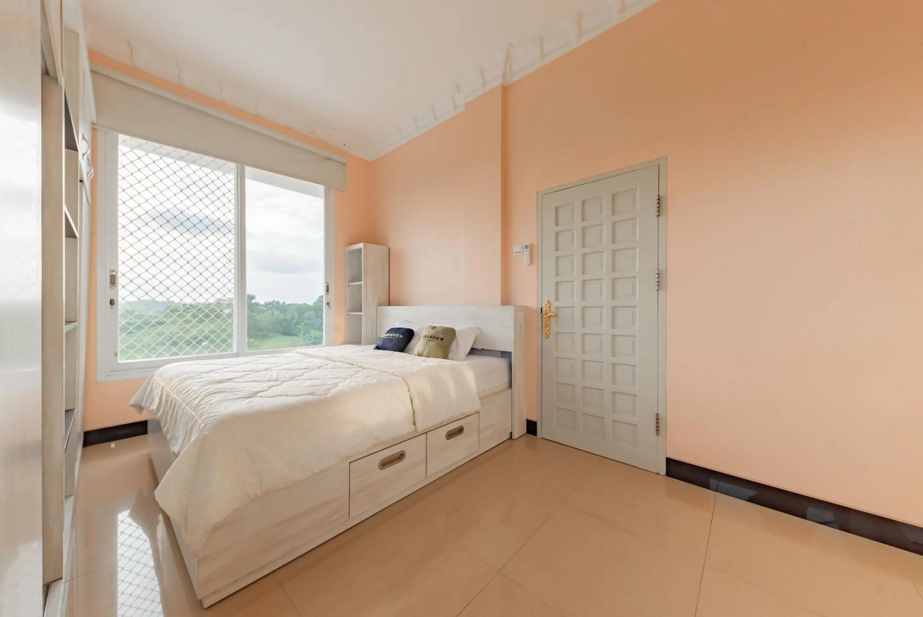 Bedroom, Bed in Urbanview Palace Syariah Balikpapan by RedDoorz