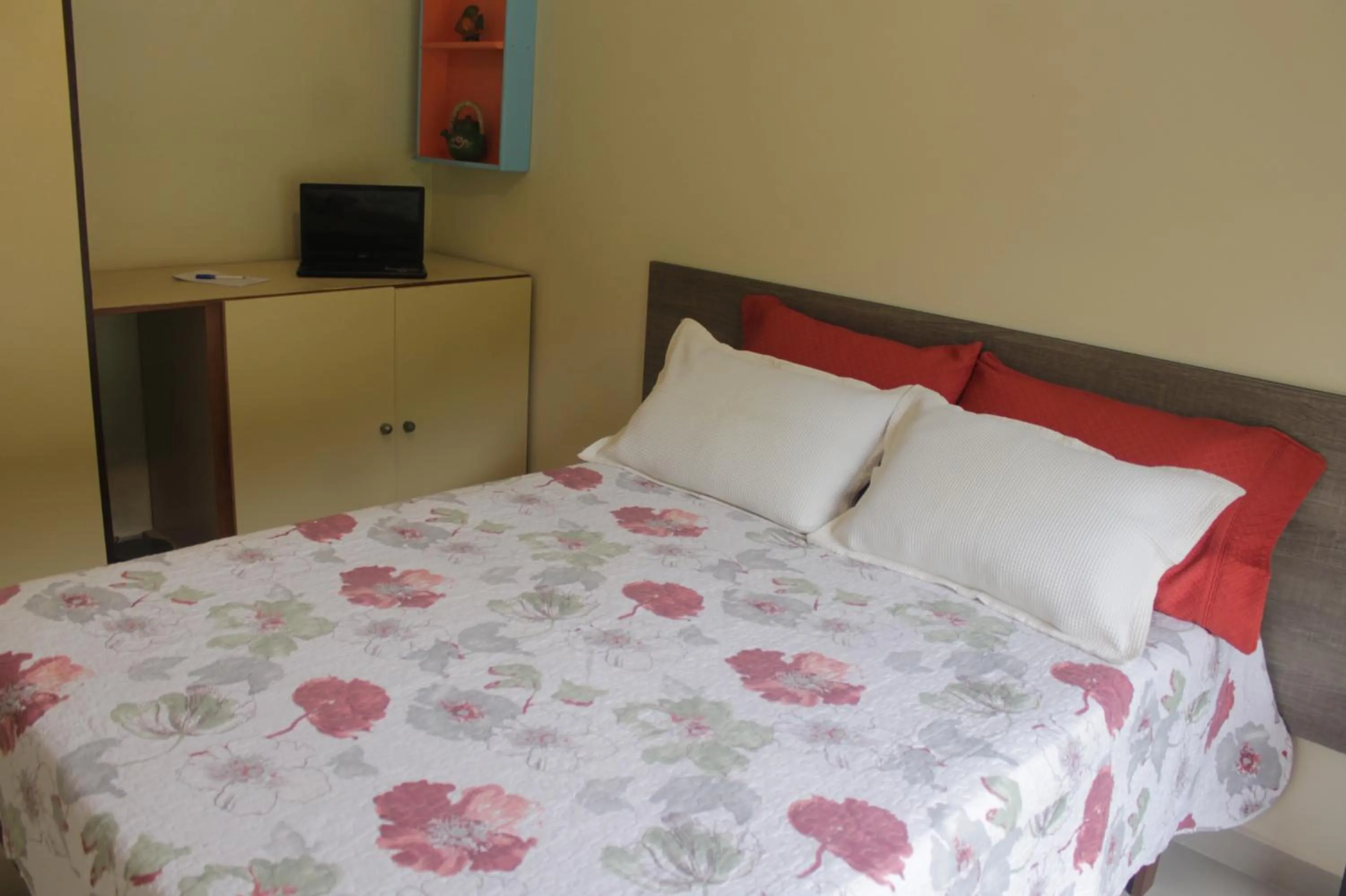 Bedroom, Bed in Pousada Porto Paraiso, o seu Paraíso Escondido no Guarujá