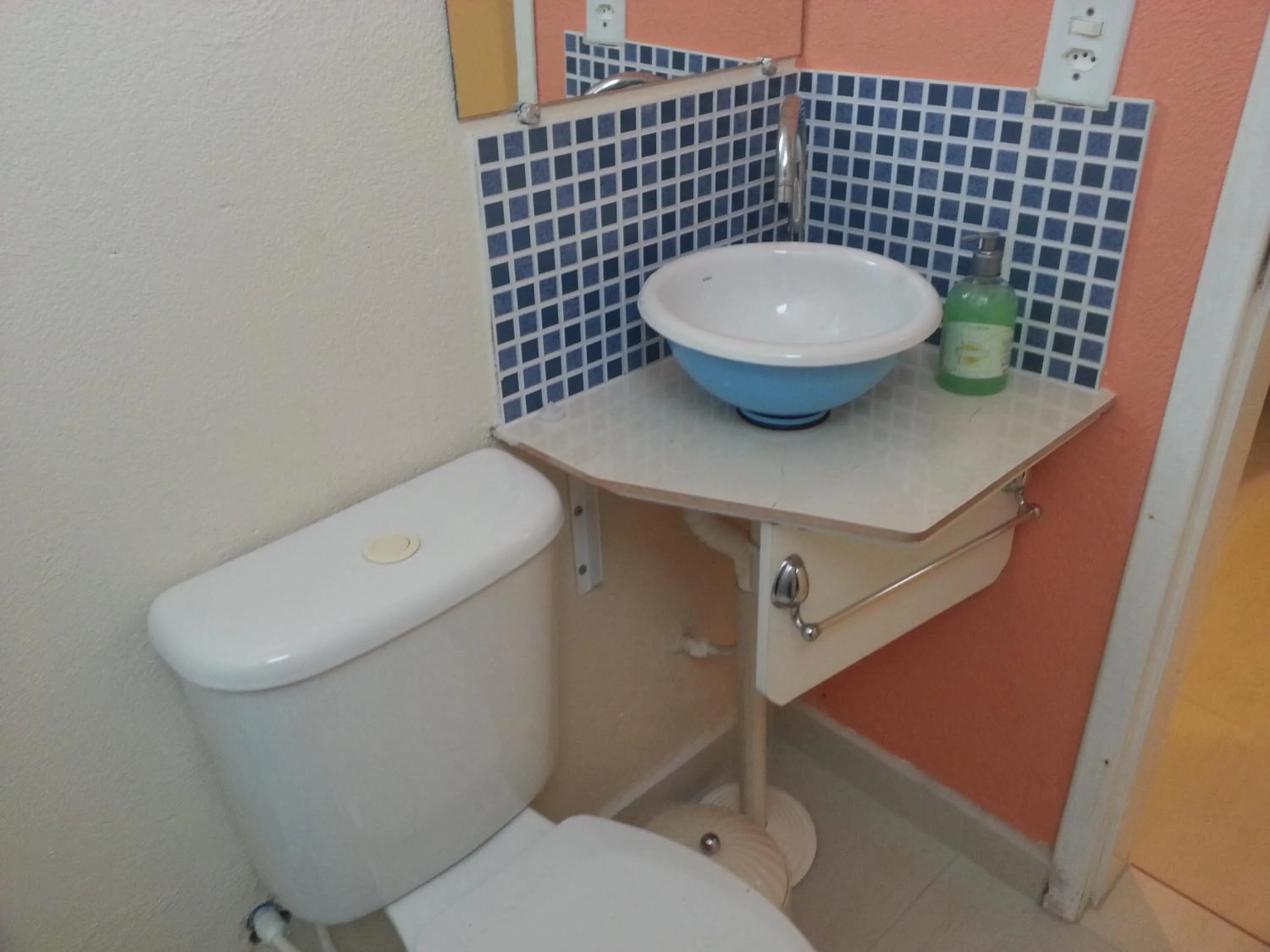 Toilet in Pousada Porto Paraiso, o seu Paraíso Escondido no Guarujá