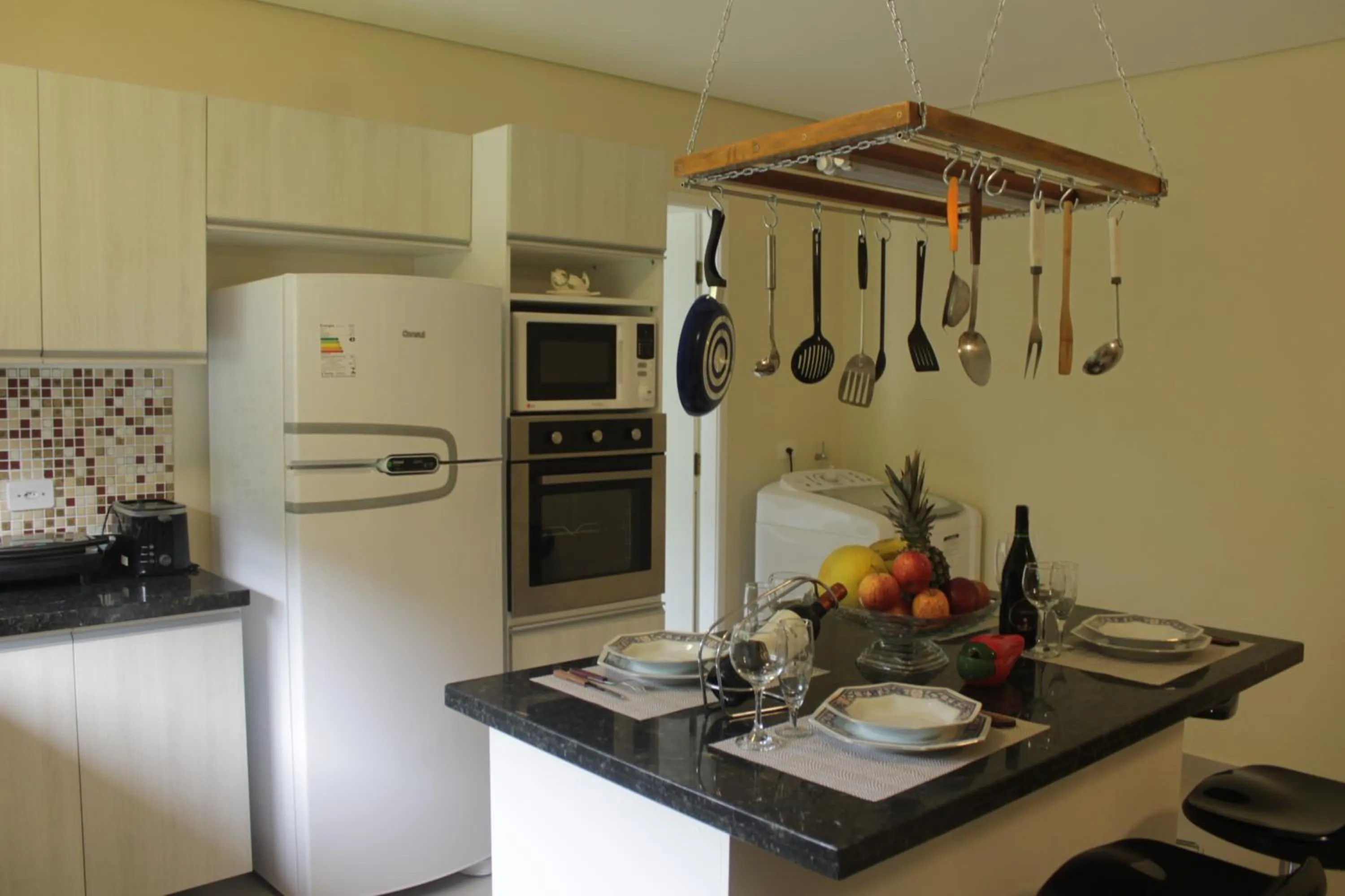 Kitchen or kitchenette in Pousada Porto Paraiso, o seu Paraíso Escondido no Guarujá