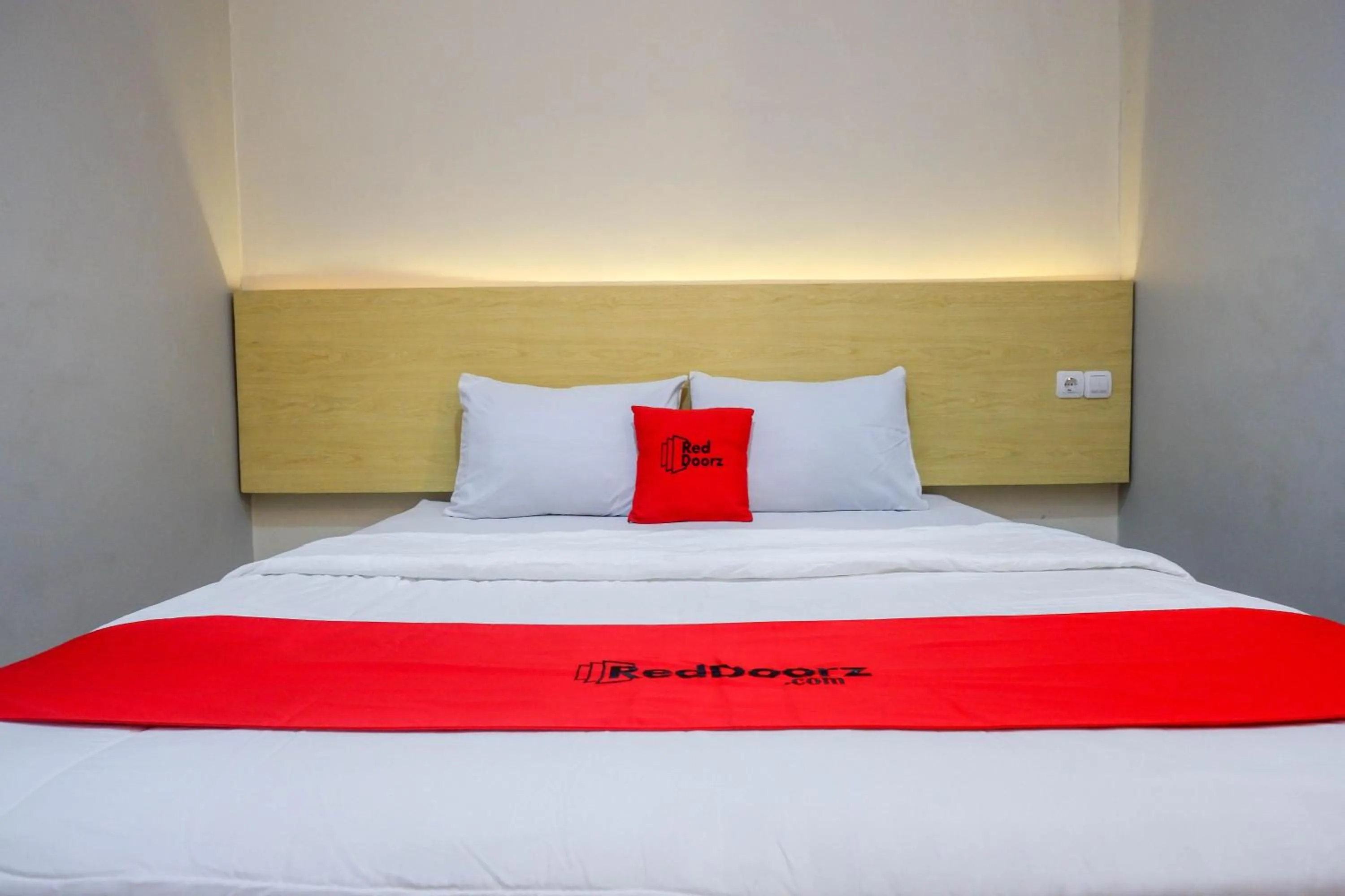 Bedroom, Bed in RedDoorz near Stasiun Batang