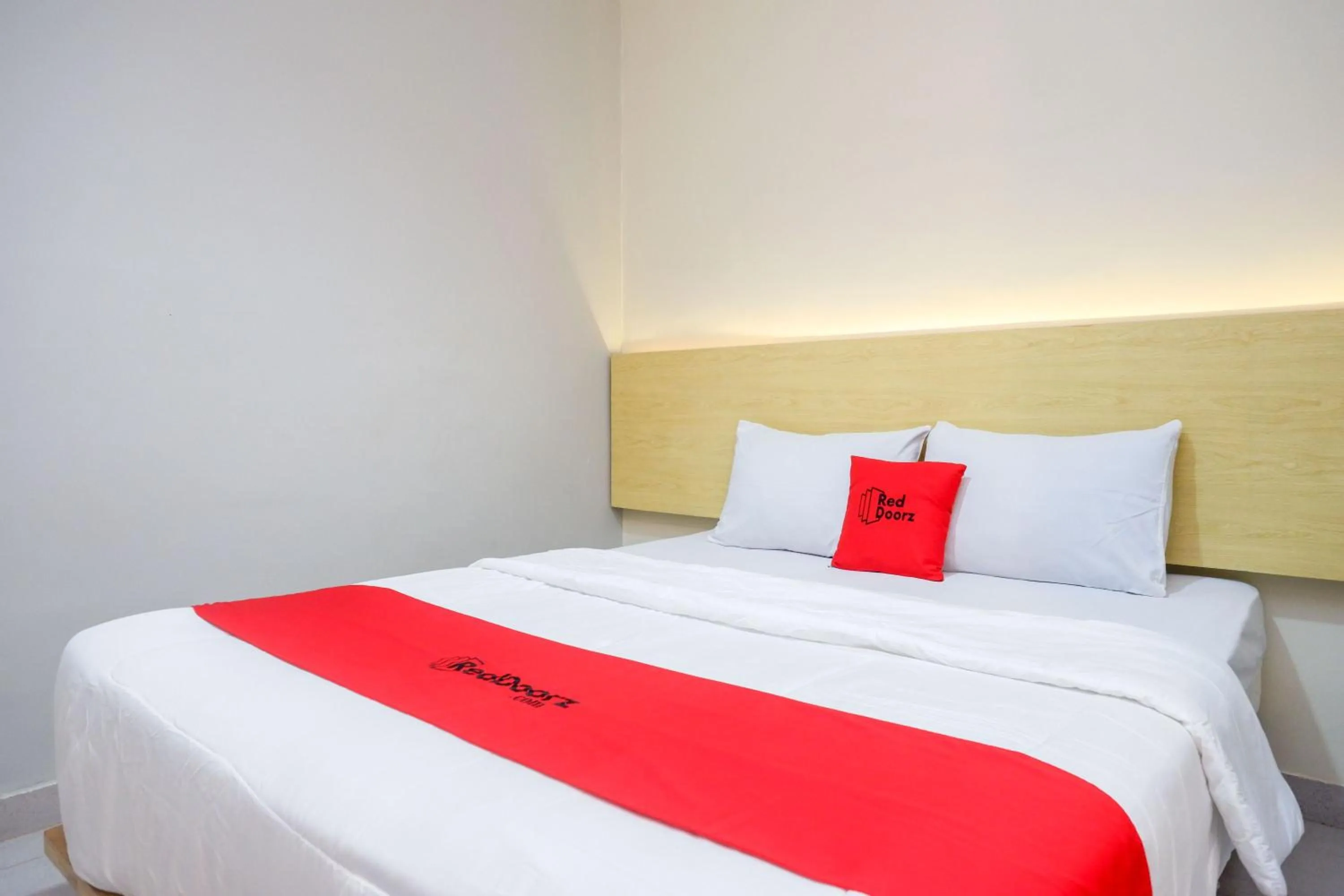 Bedroom, Bed in RedDoorz near Stasiun Batang